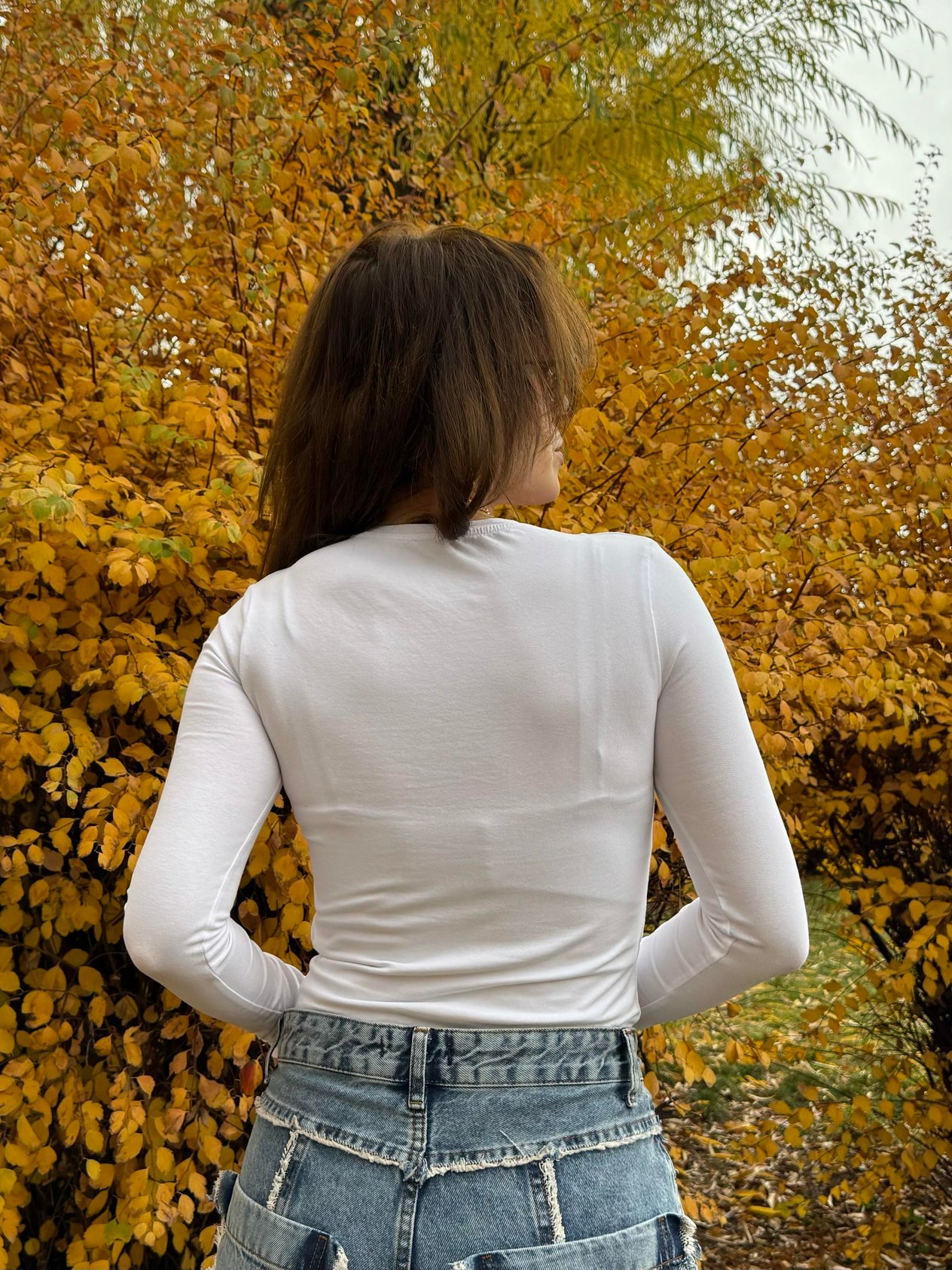 BEYAZ ÖNÜ DİKİŞ DETAYLI YUVARLAK YAKA BODY