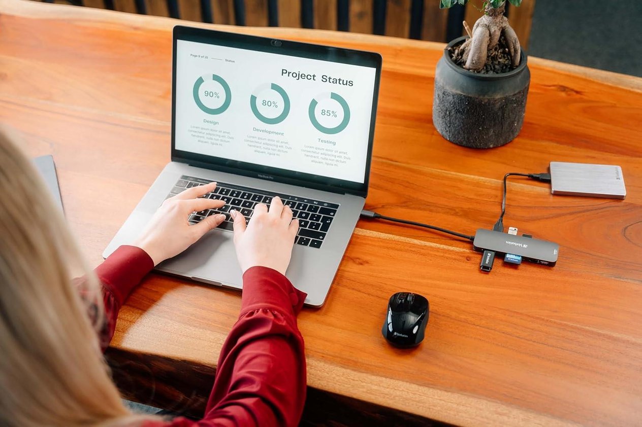 Verbatim USB-C Pro Multiport Hub 8'i 1 arada, çoklu bağlantı noktalı adaptör