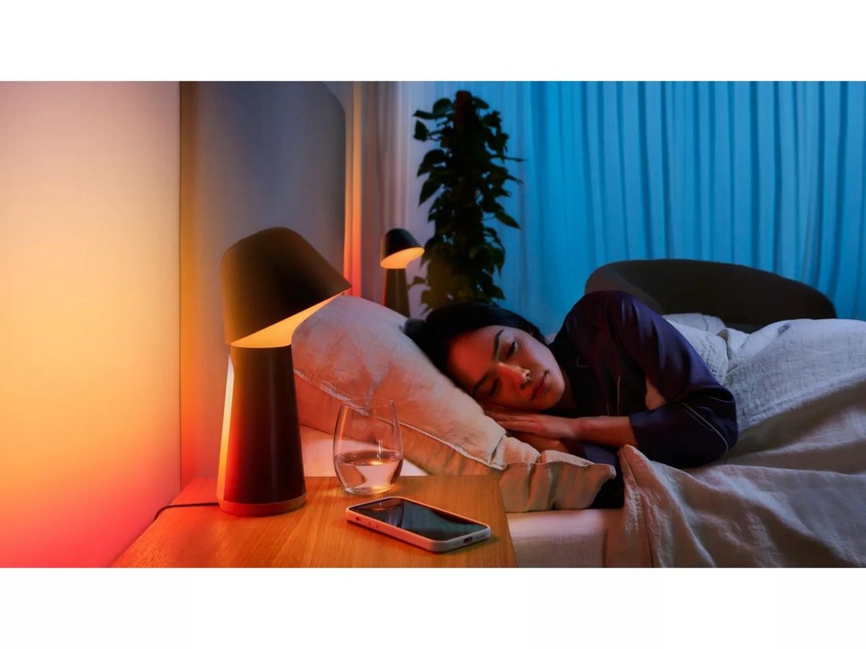 Philips Hue Twilight Akıllı Uyku ve Uyanma Lambası, Beyaz ve Renkli Işık, Alexa, Apple Home ve Google Assistant Uyumlu, Siyah