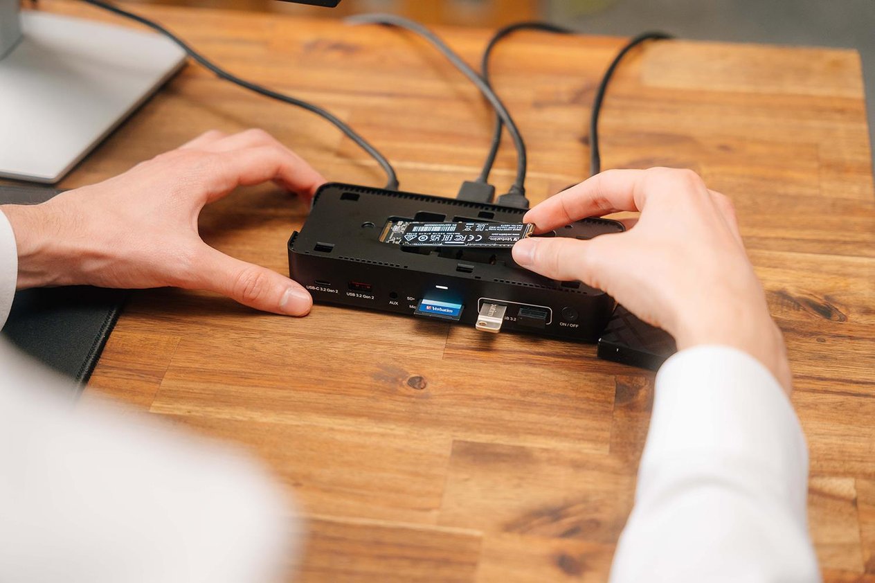 32173-891 USB-C PRO DOCKING STATION 15 PORT WITH SSD SLOT CDS-15S
