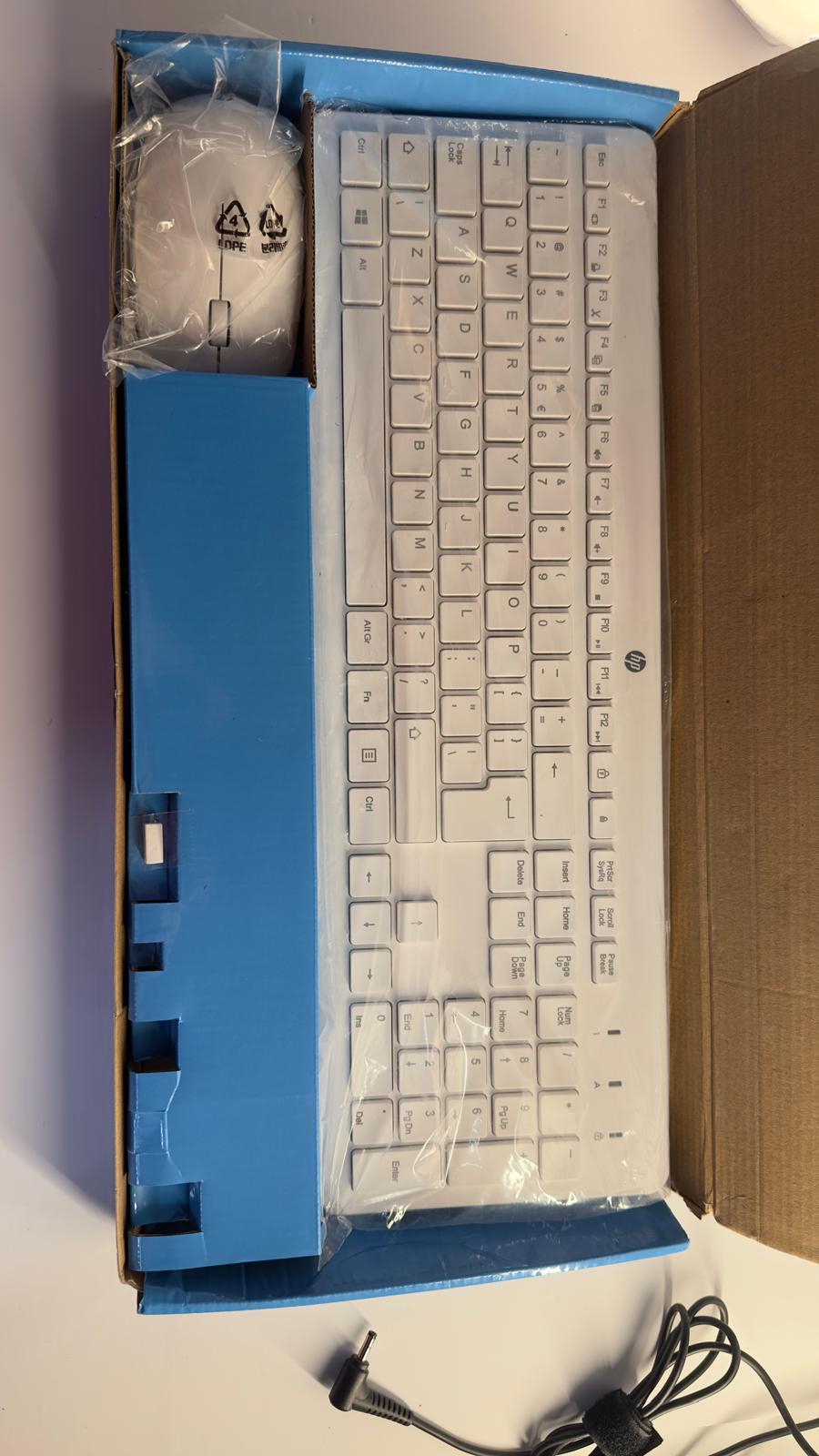 OUTLET HP 230 Kablosuz Beyaz Klavye- Mouse İngilizce 3L1F0AA