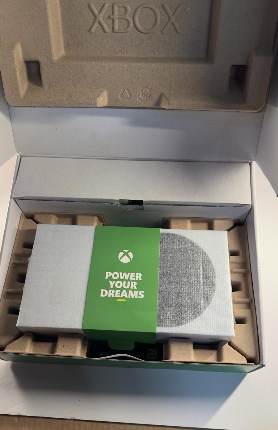 OUTLET Microsoft Xbox Series S 512GB Oyun Konsolu (Microsoft Türkiye Garantili)