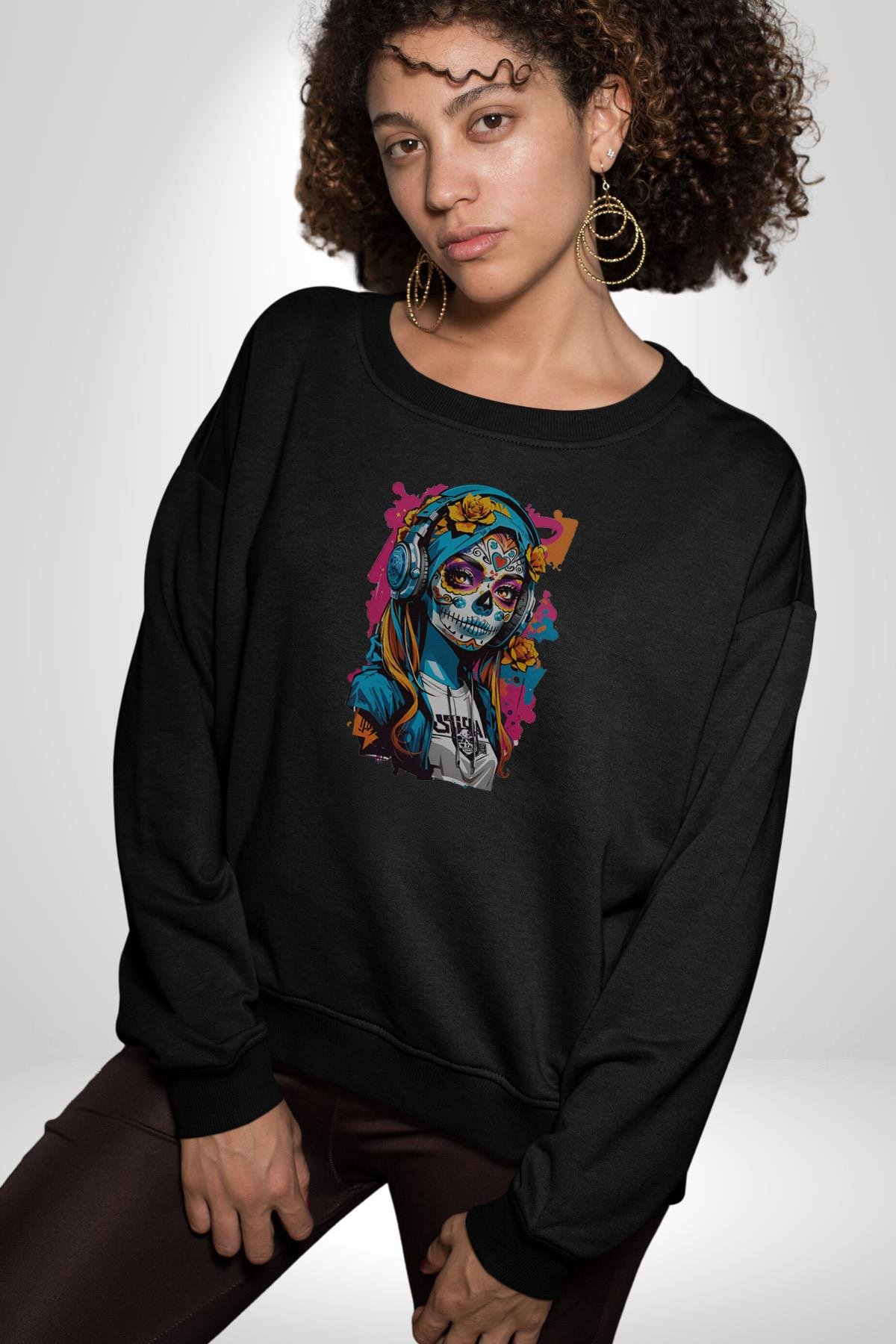 Kulaklık Müzik Dinleyen Kız Kadın Erkek Çocuk Siyah Baskılı Sweatshirt 