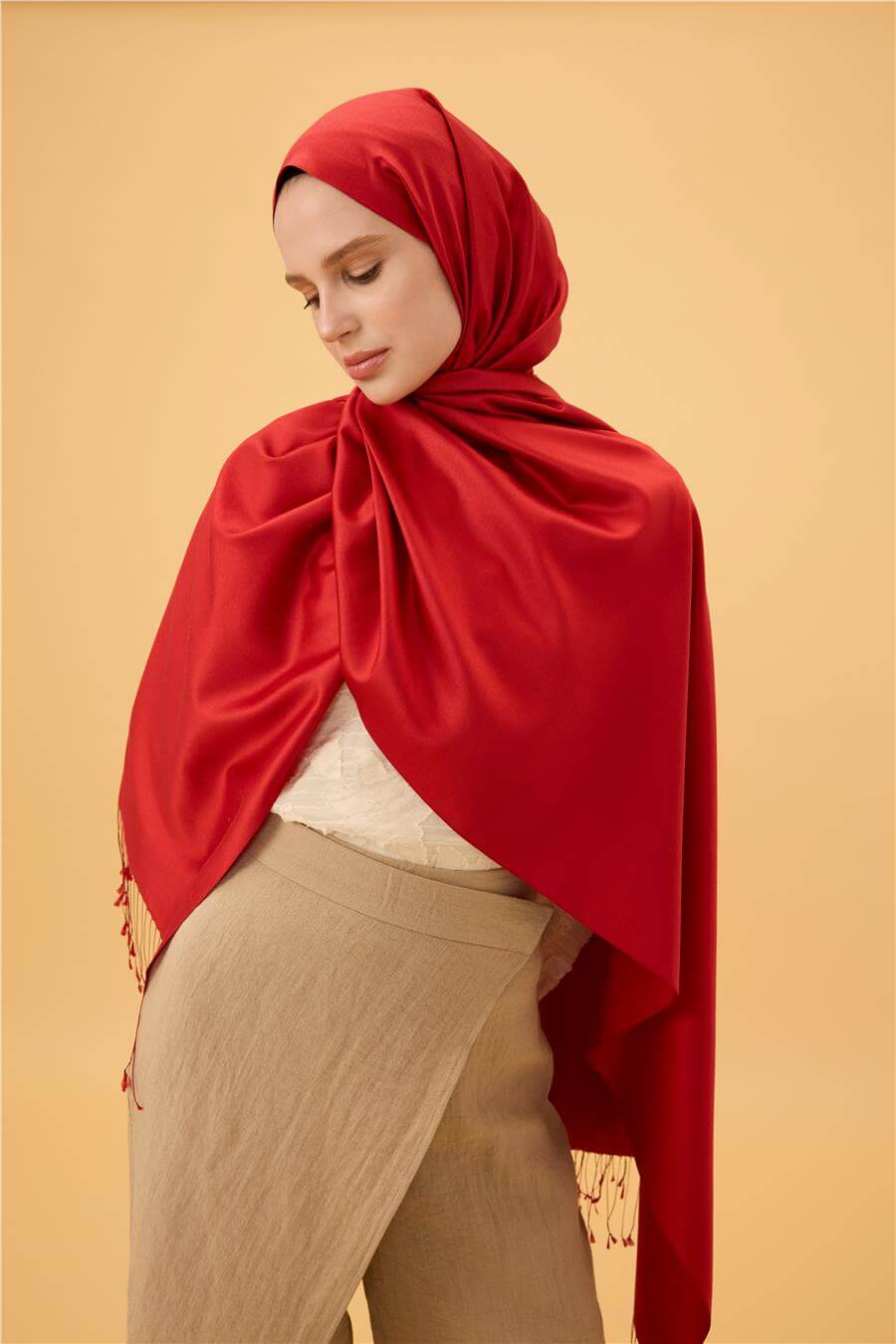 Kırmızı Düz Çift Taraflı İpek Şal Modeli