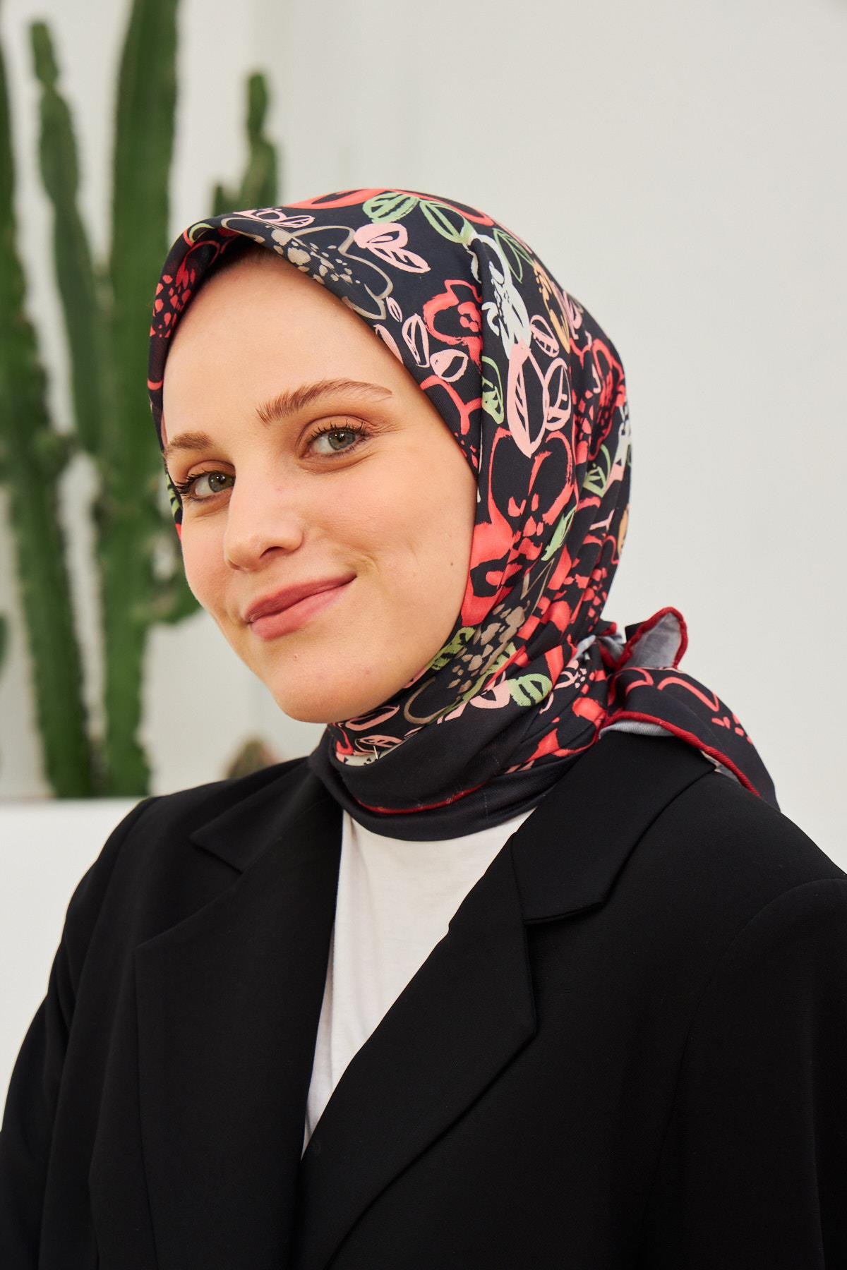 Pastel Desen Pamuk Viskon Eşarp Modeli Siyah Kırmızı 1104-20