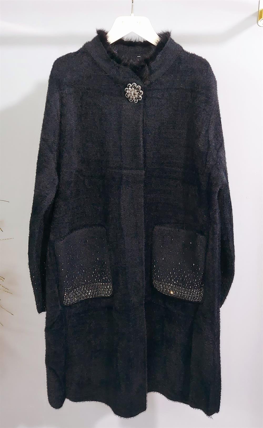 Broşlu Angora Kaban - Siyah