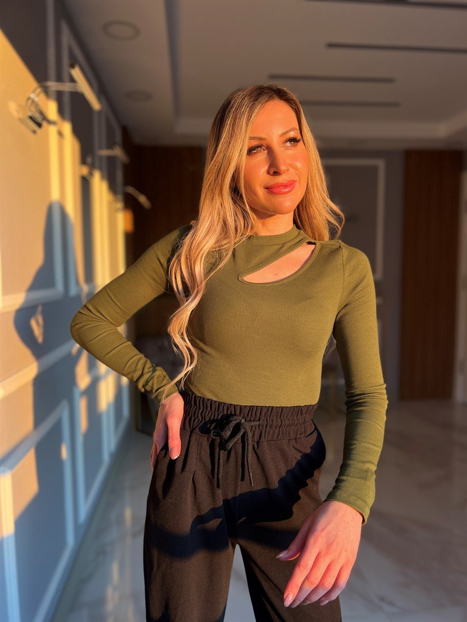 Cut Out Detaylı Triko Yeşil