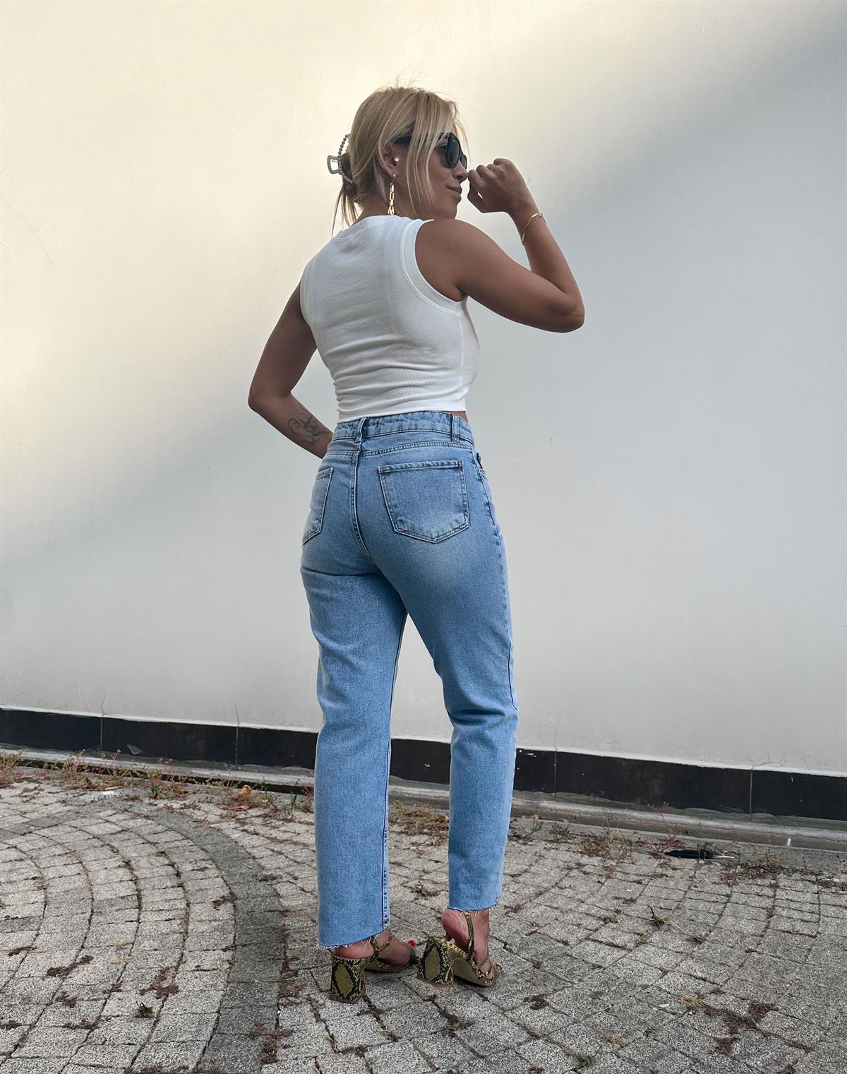 Mavi Yıkamalı Kesik Paçalı Jean