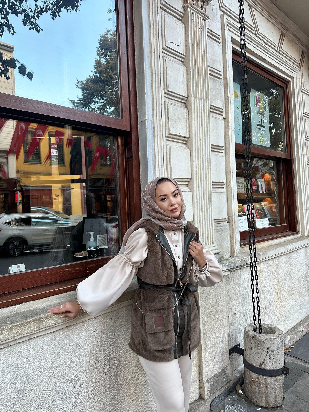Amber Çanta Detaylı Peluş Yelek Kahvrengi 