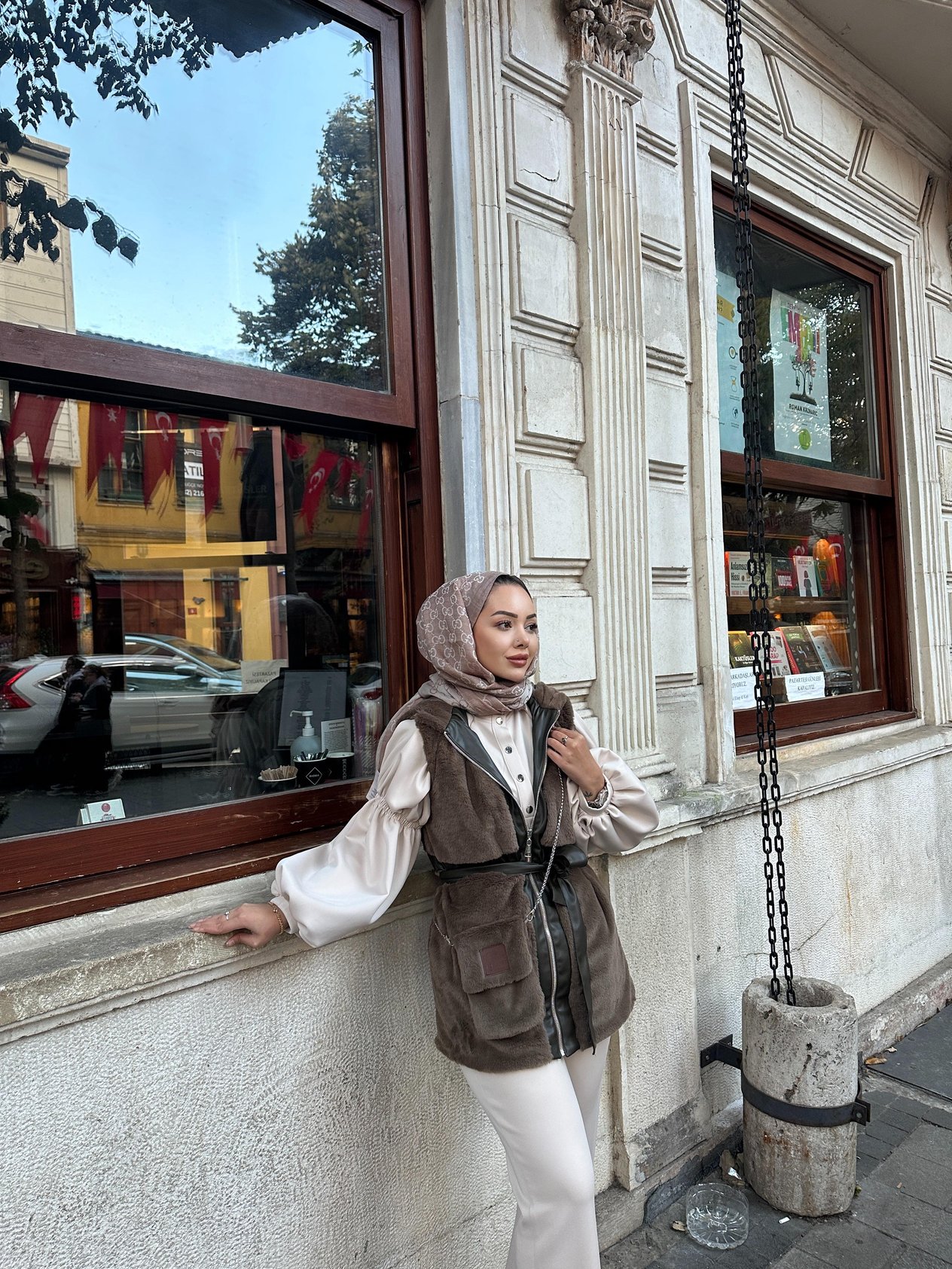 Amber Çanta Detaylı Peluş Yelek Kahvrengi 