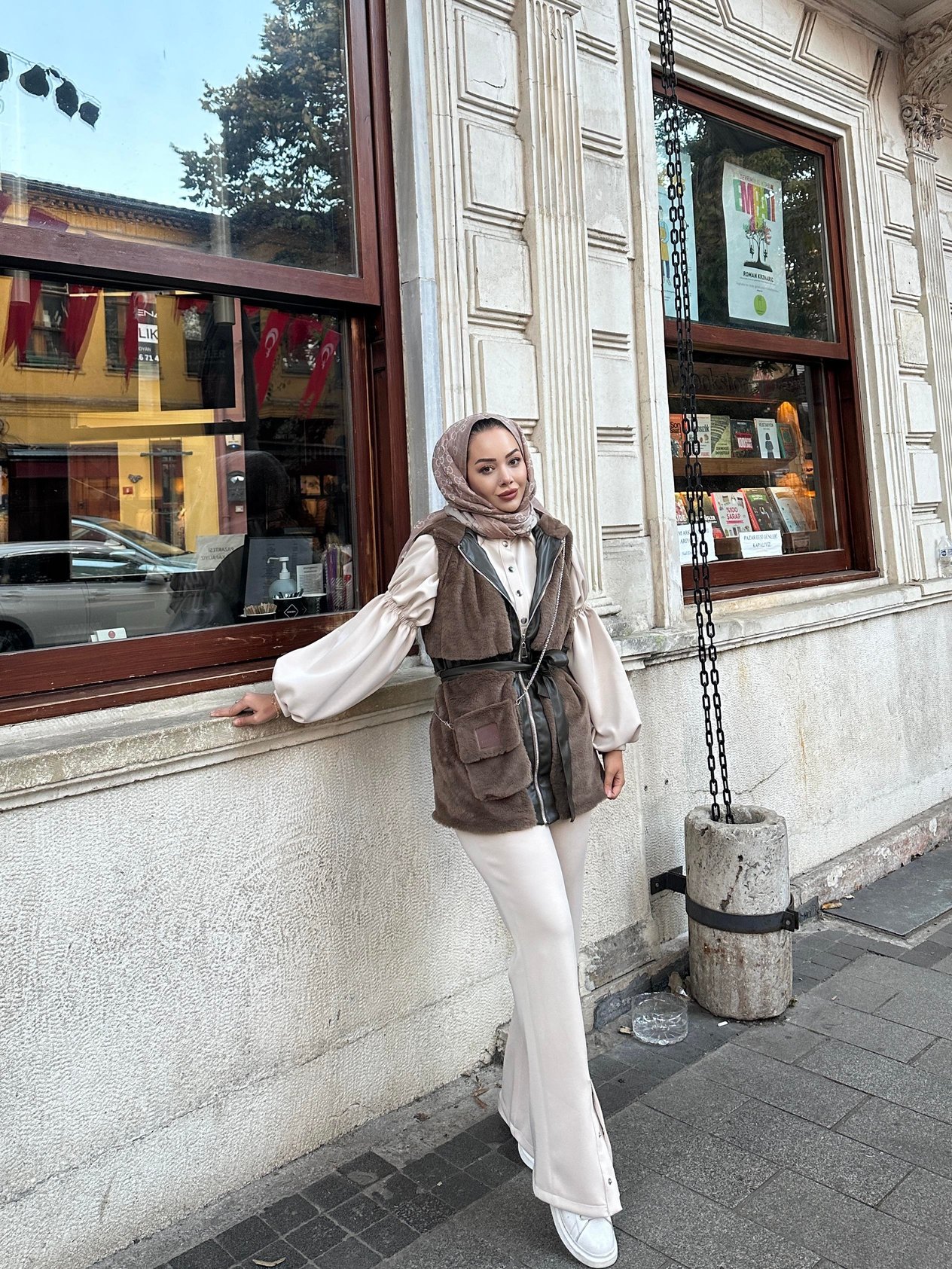Amber Çanta Detaylı Peluş Yelek Kahvrengi 