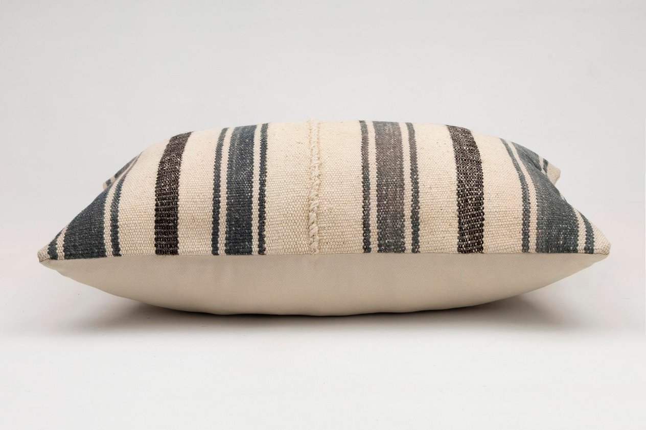 16x24 inches (40x60 cm) Kilim Pillow | KILIM WHOLESALE - Vintage Handmade Pillows - Vintage Handmade Kilim Rugs - It is 100% wool. Artistic and historical rugs. Old handwoven rugs. - Online hand woven rugs and kilim cushions sales. Shipping to a