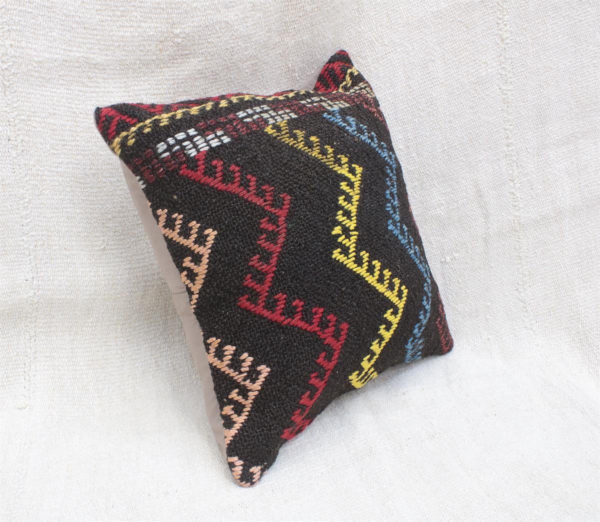 16''16'' (40x40 cm) Kilim Pillows - Vintage Handmade Kilim Pillows - Vintage Handmade Kilim Rugs - It is 100% wool. Artistic and historical rugs. Old handwoven rugs.