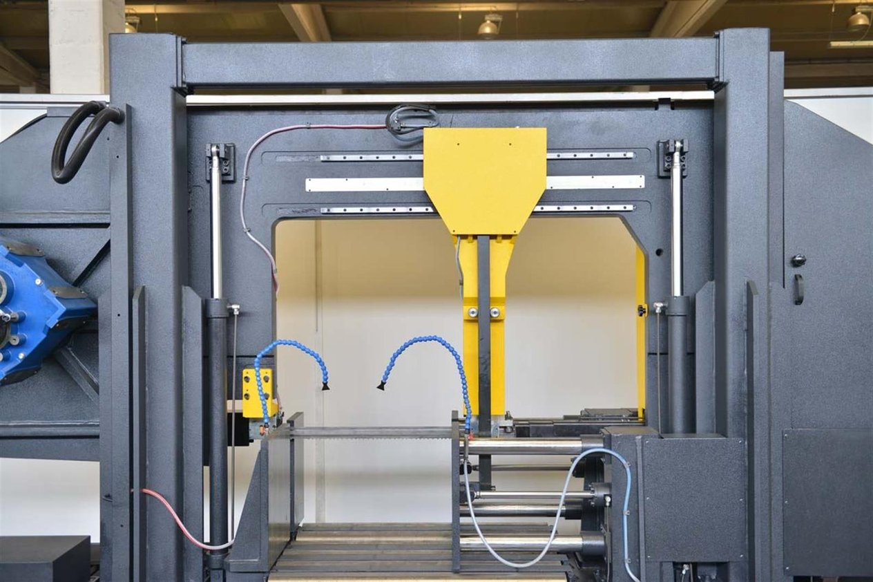 Bekamak BMSY-1122C C Straight Cutting