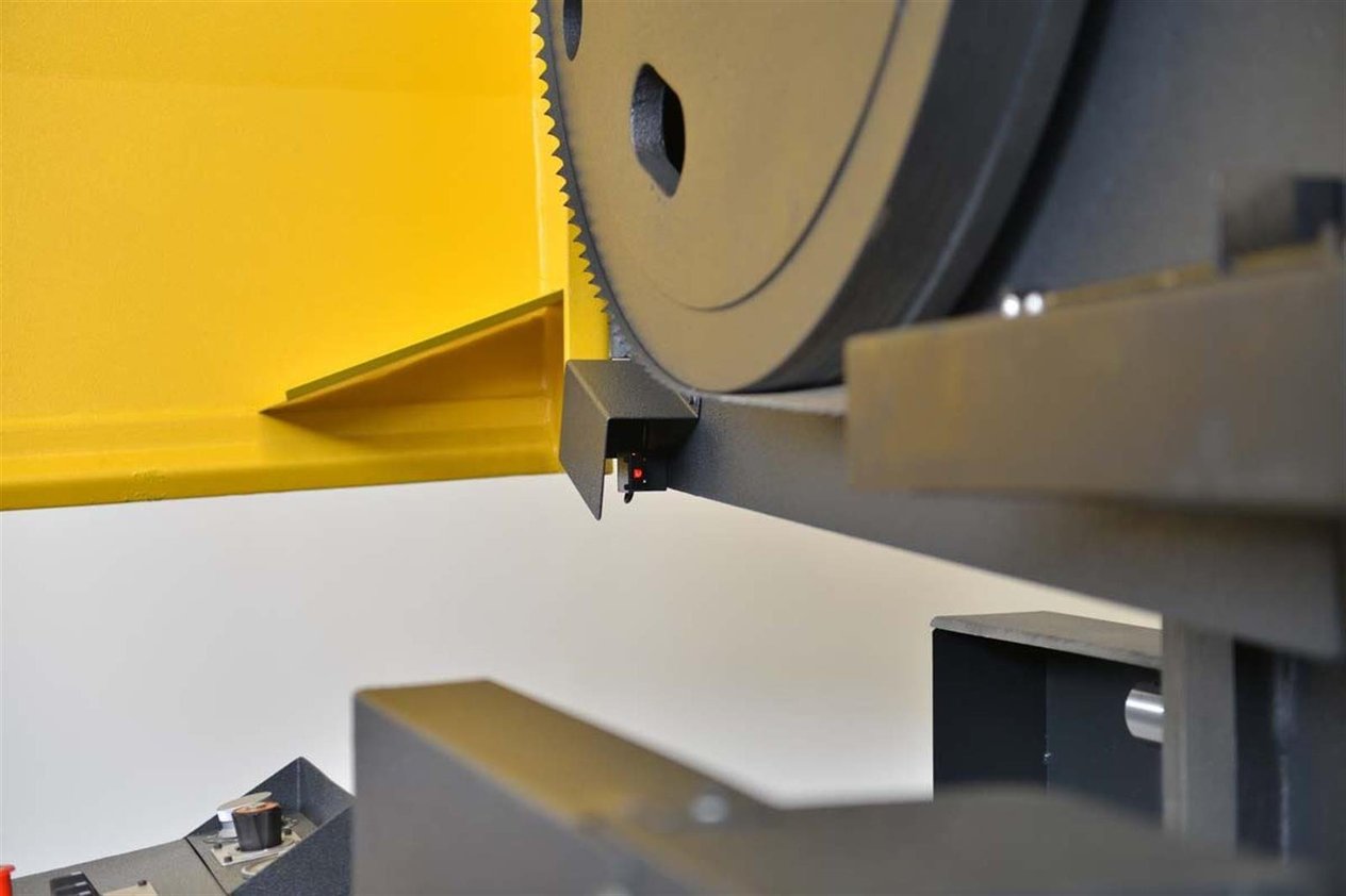 Bekamak BMSY-1122C C Straight Cutting