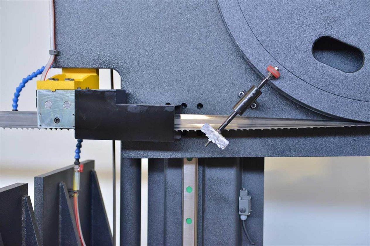 Bekamak BMSY-1122C C Straight Cutting