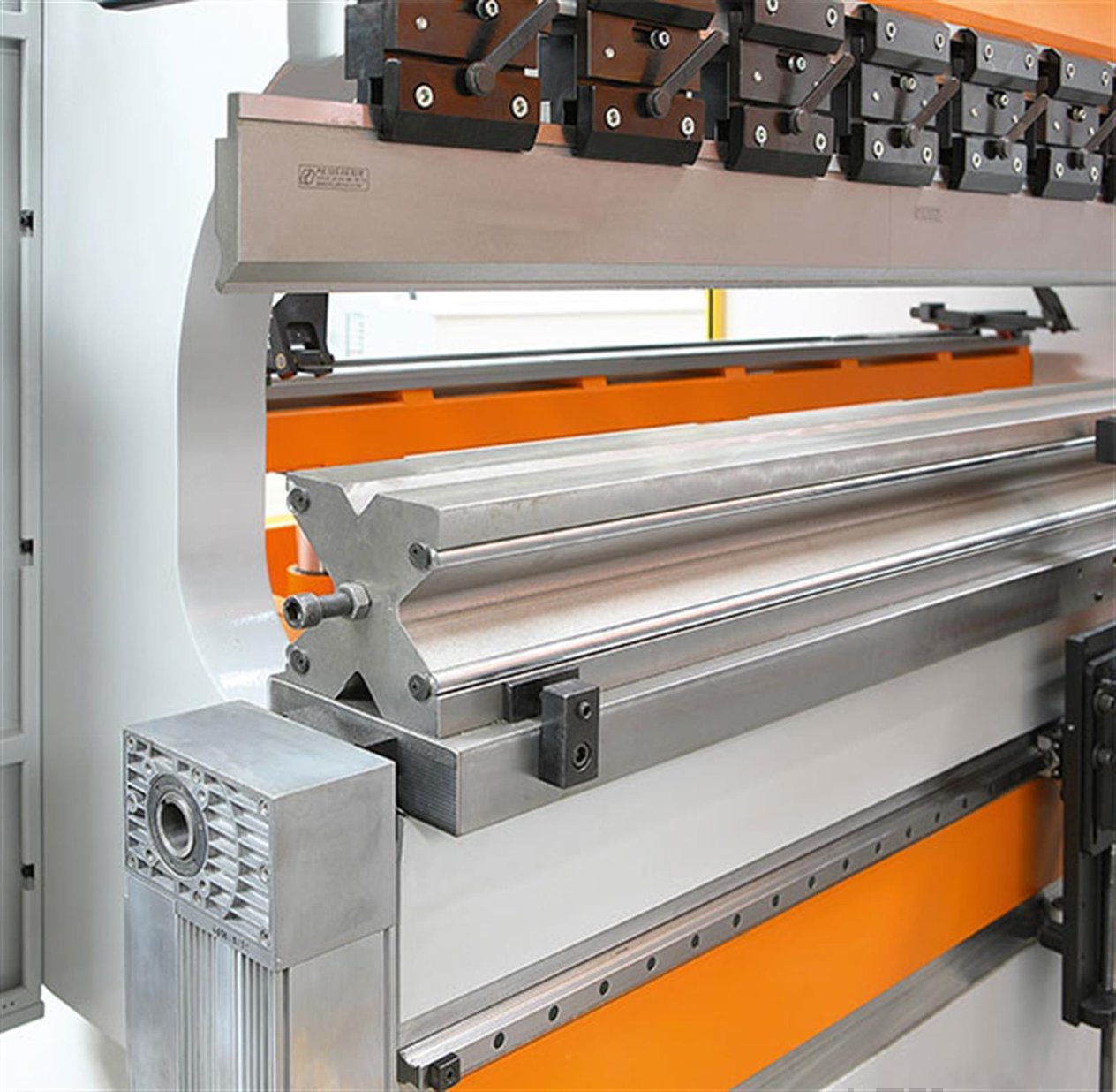 ERMAKSAN PB FALCON 1270-40  (4,17'-44) Power-Bend Falcon Press Break Machine