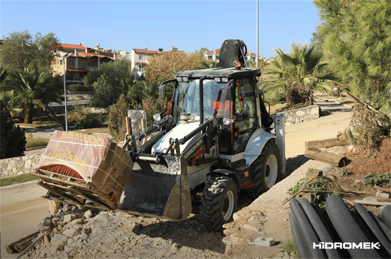 HMK 62 SS Backhoe Loader