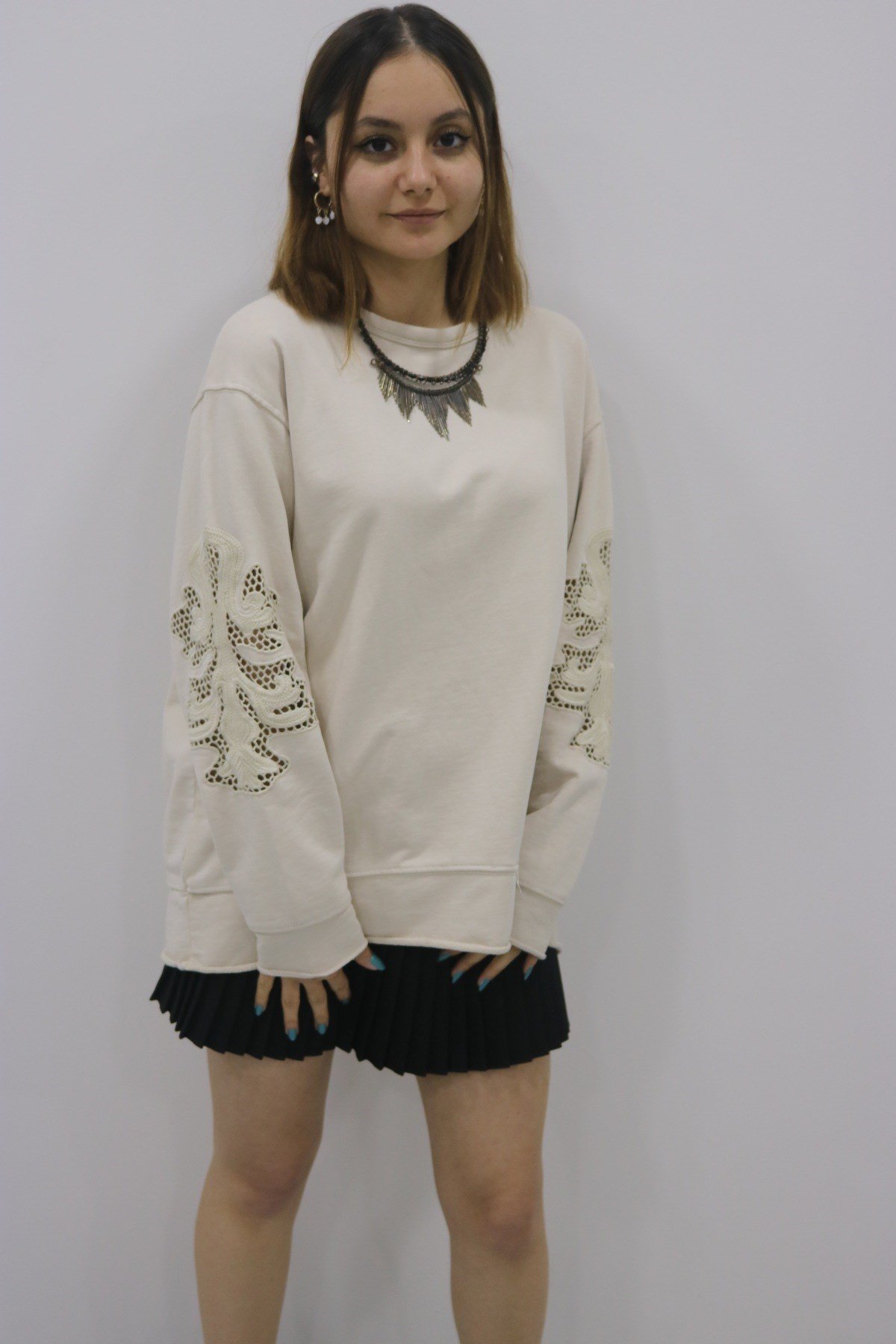 Orijinal marka kolları işlemeli sweatshirt