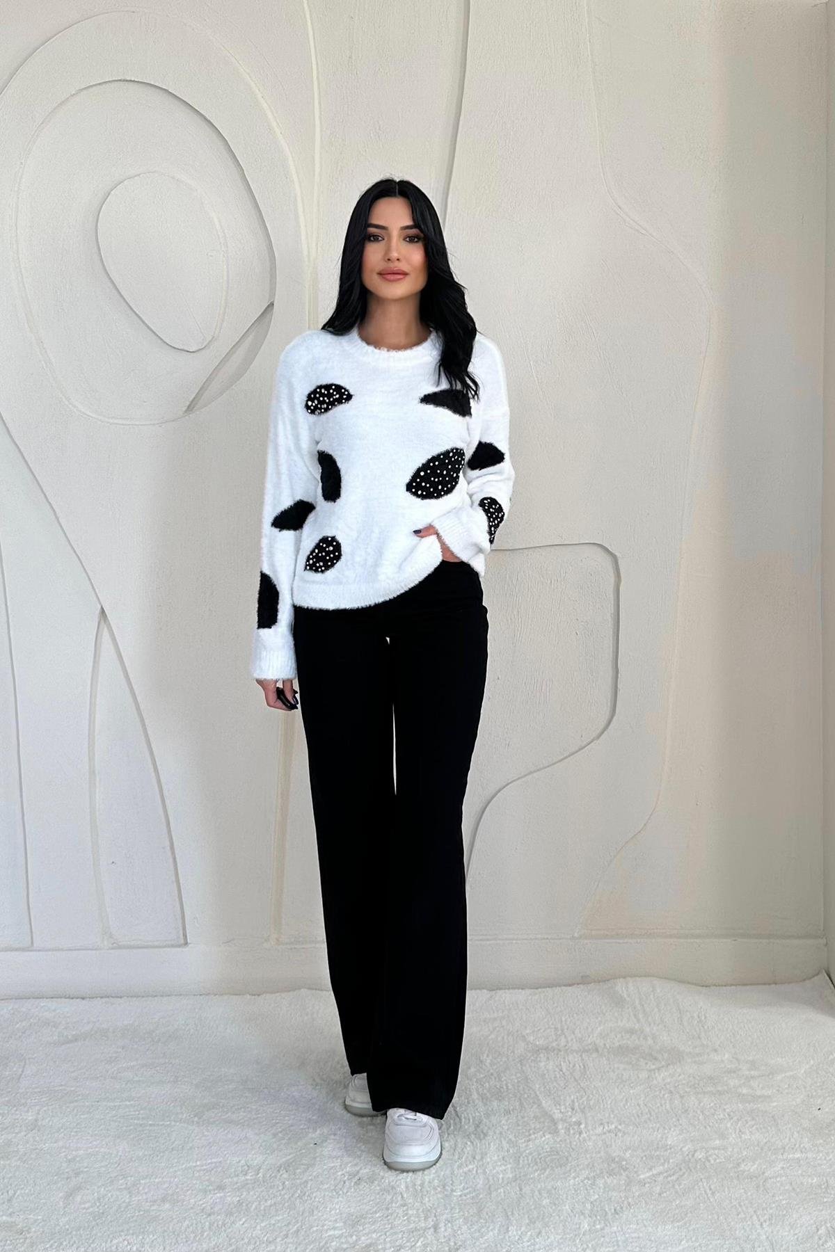 Wholesale White Stone Knitted Sweater