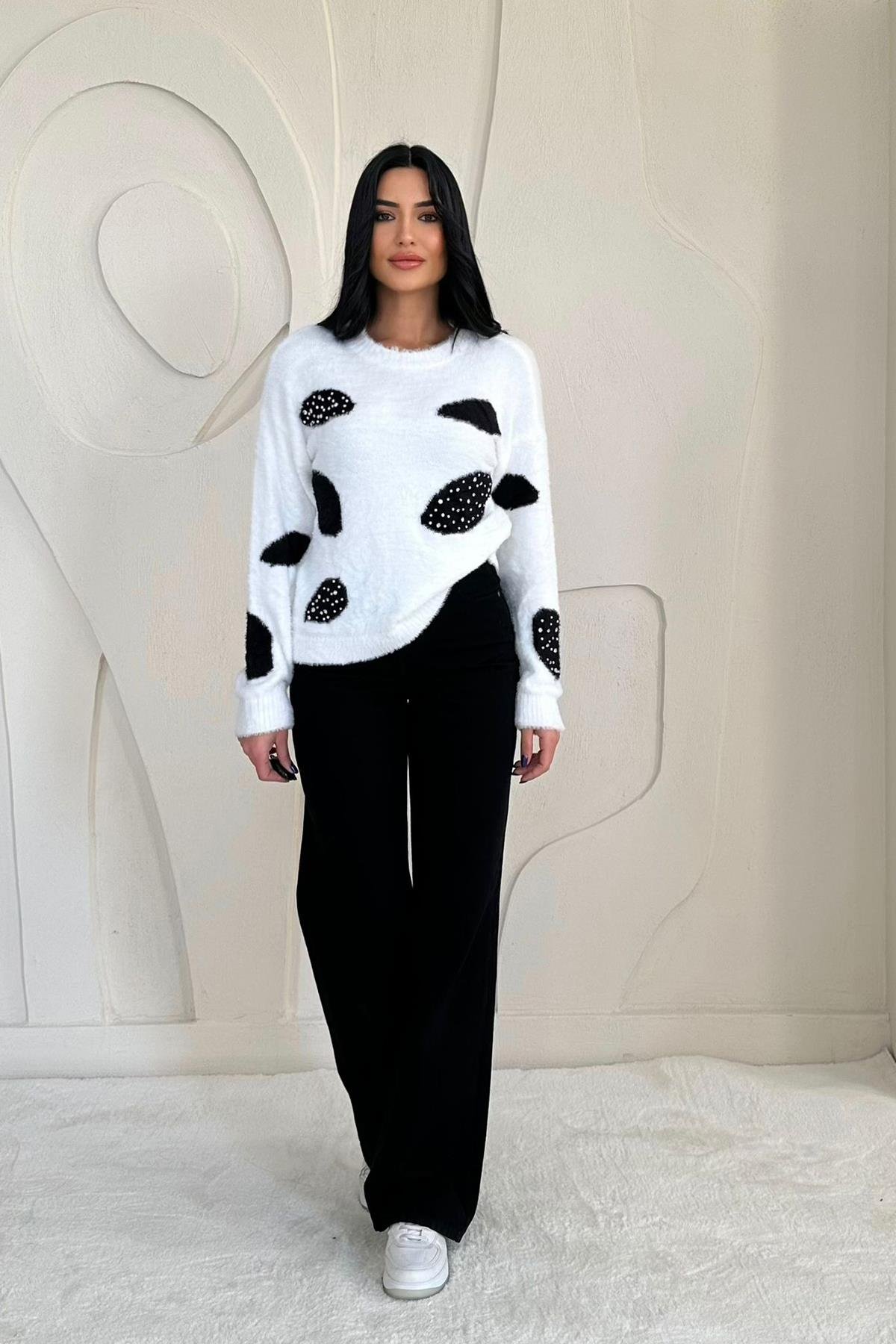 Wholesale White Stone Knitted Sweater