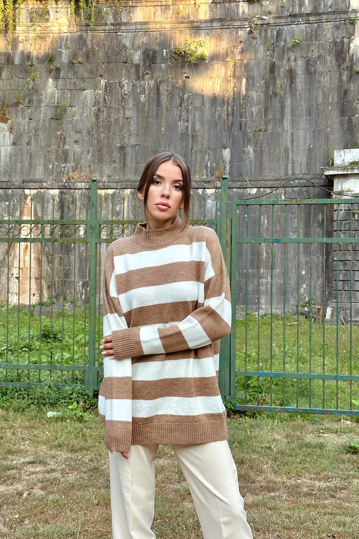 Wholesale Camel Striped Knitted Sweater