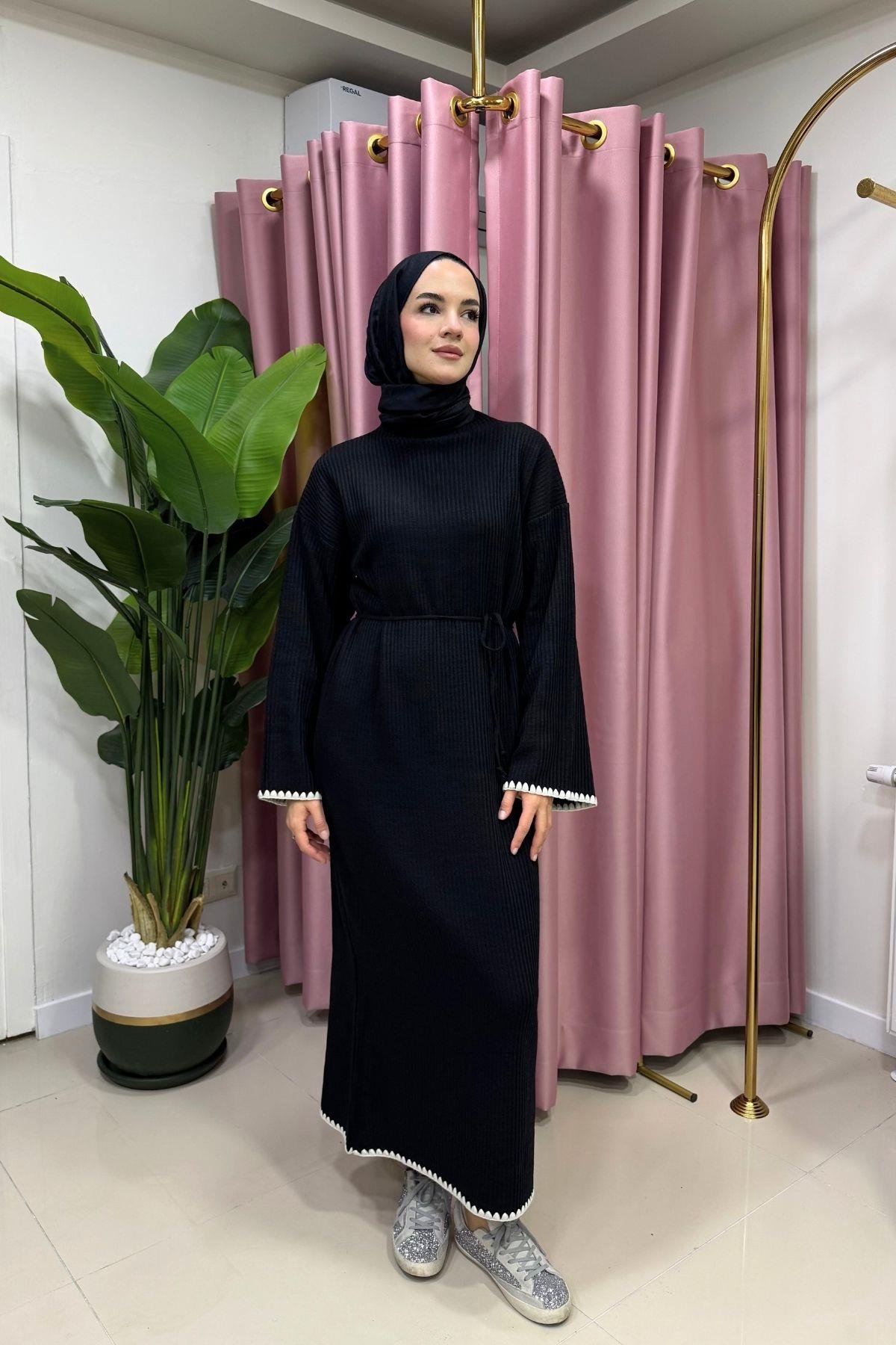 Nakış Detaylı Triko Elbise Siyah