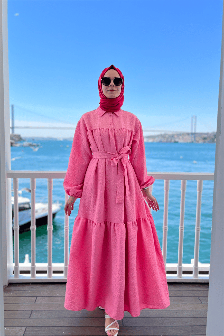 Nora Elbise Pembe