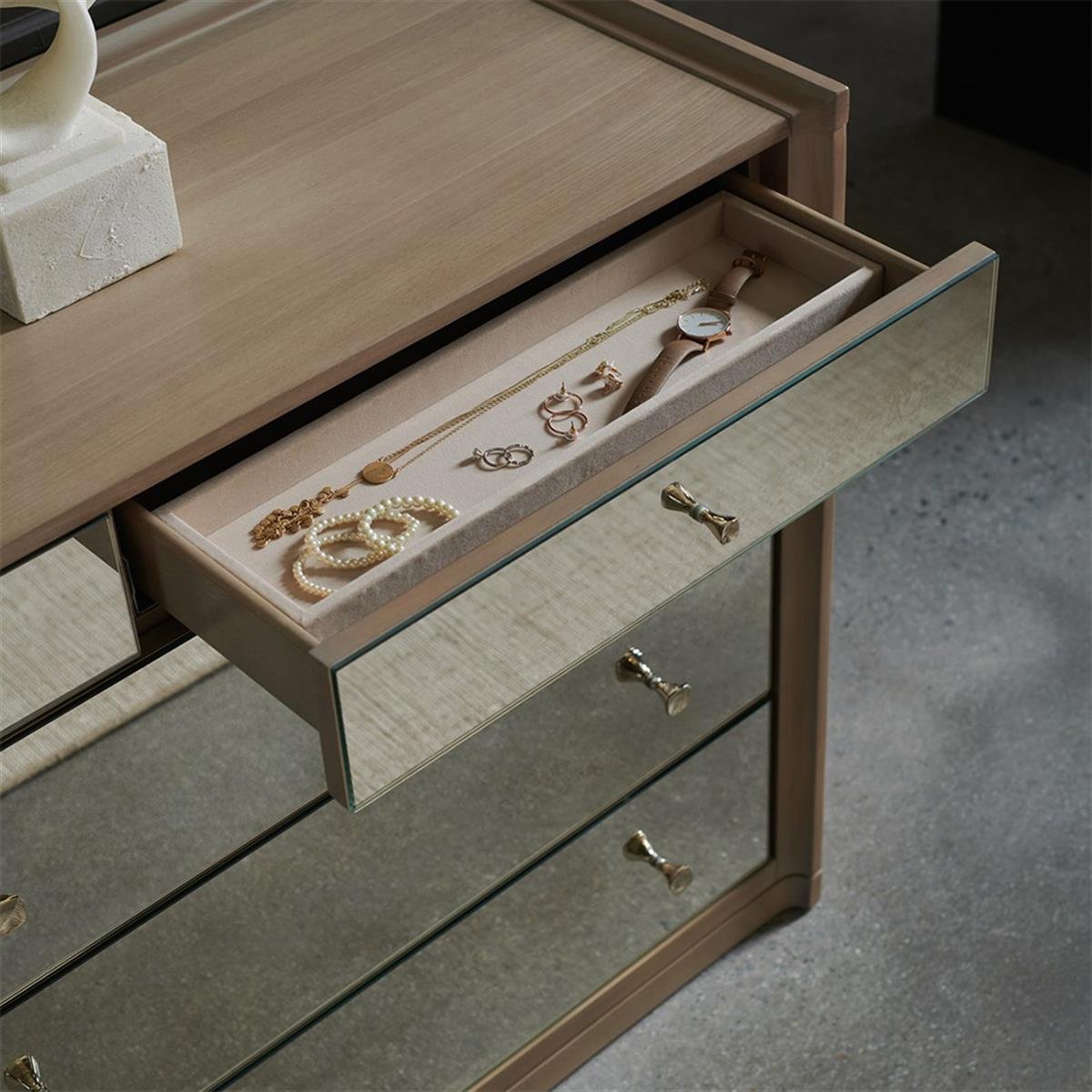Living in the Dream Şifonyer-Finish Woodland Gray