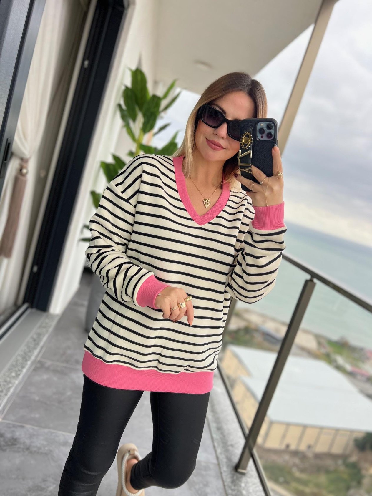 019 V Yakaı İçi Şardonlu Sweat SİYAH