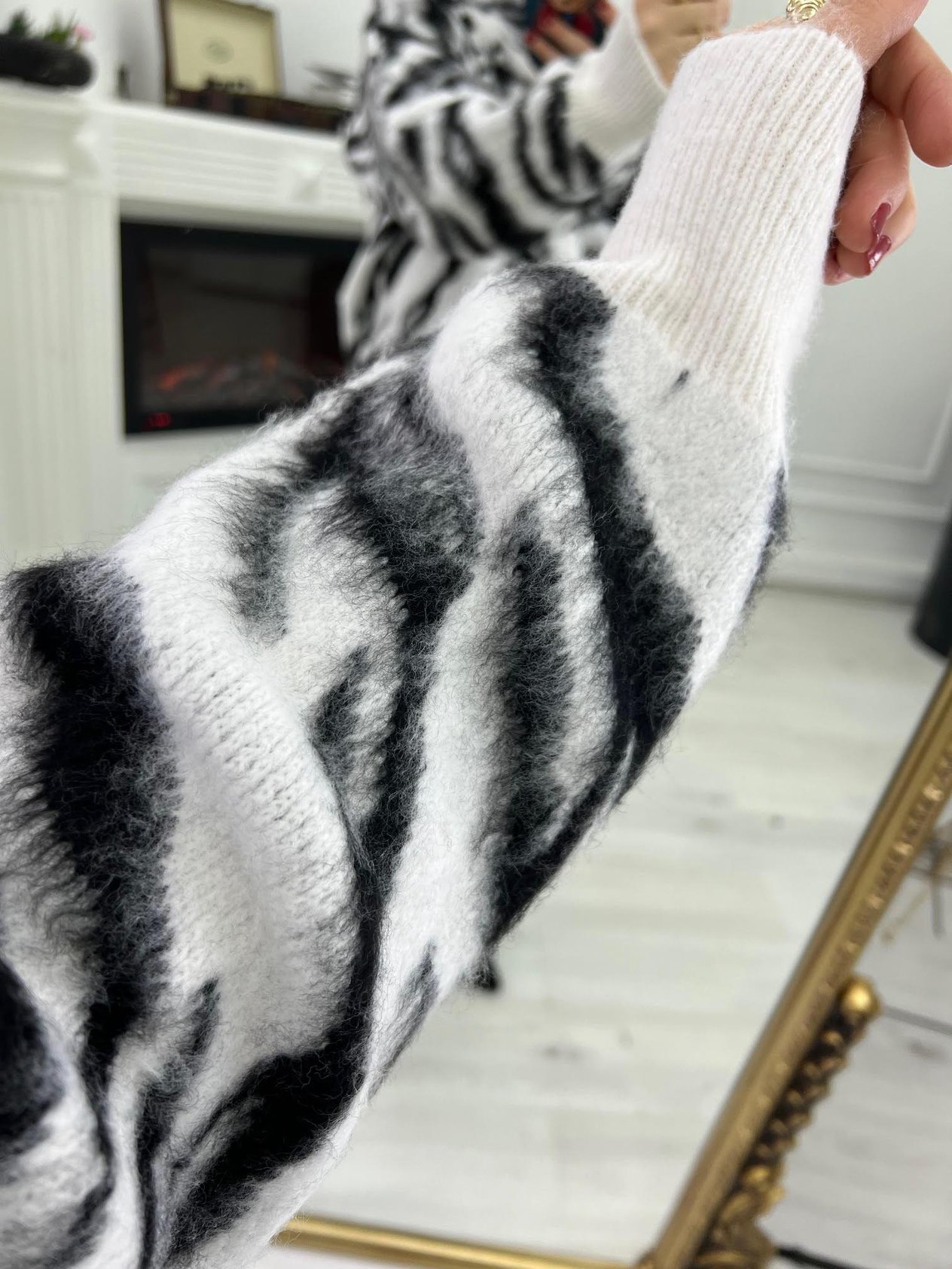 1231 Şardonlu Zebra Desen Kazak SİYAH
