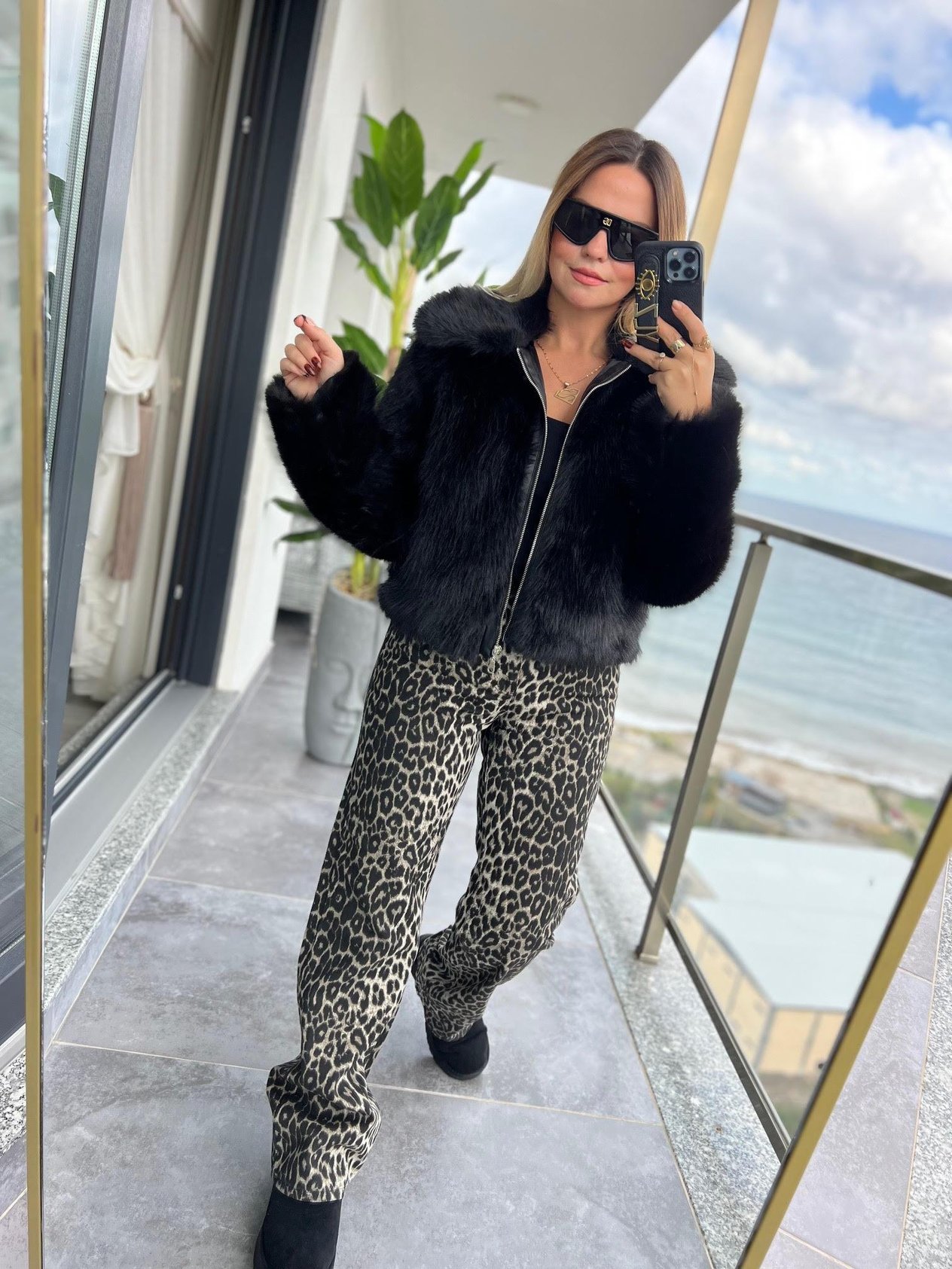 24111 Straight Jean LEOPAR