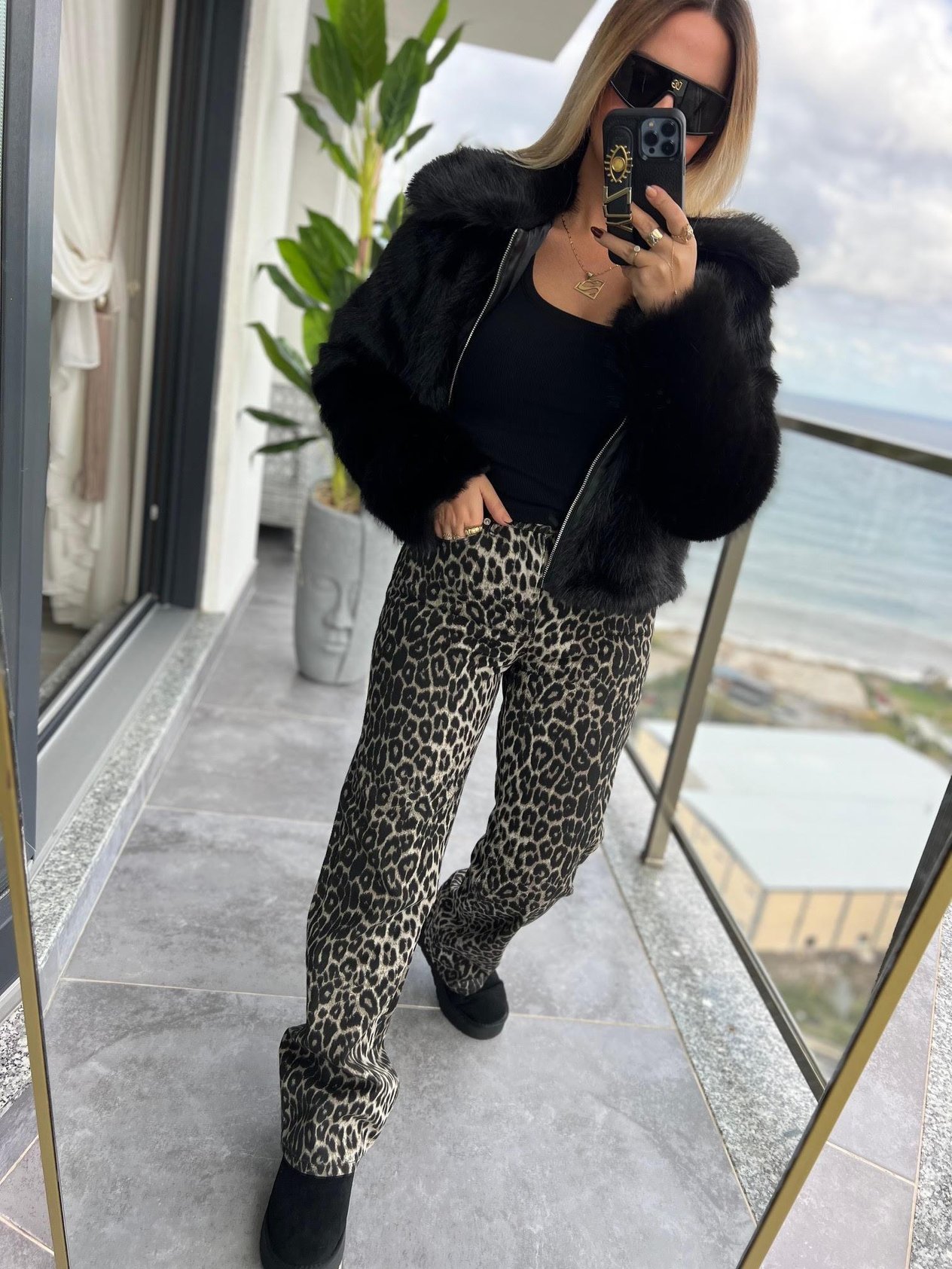 24111 Straight Jean LEOPAR