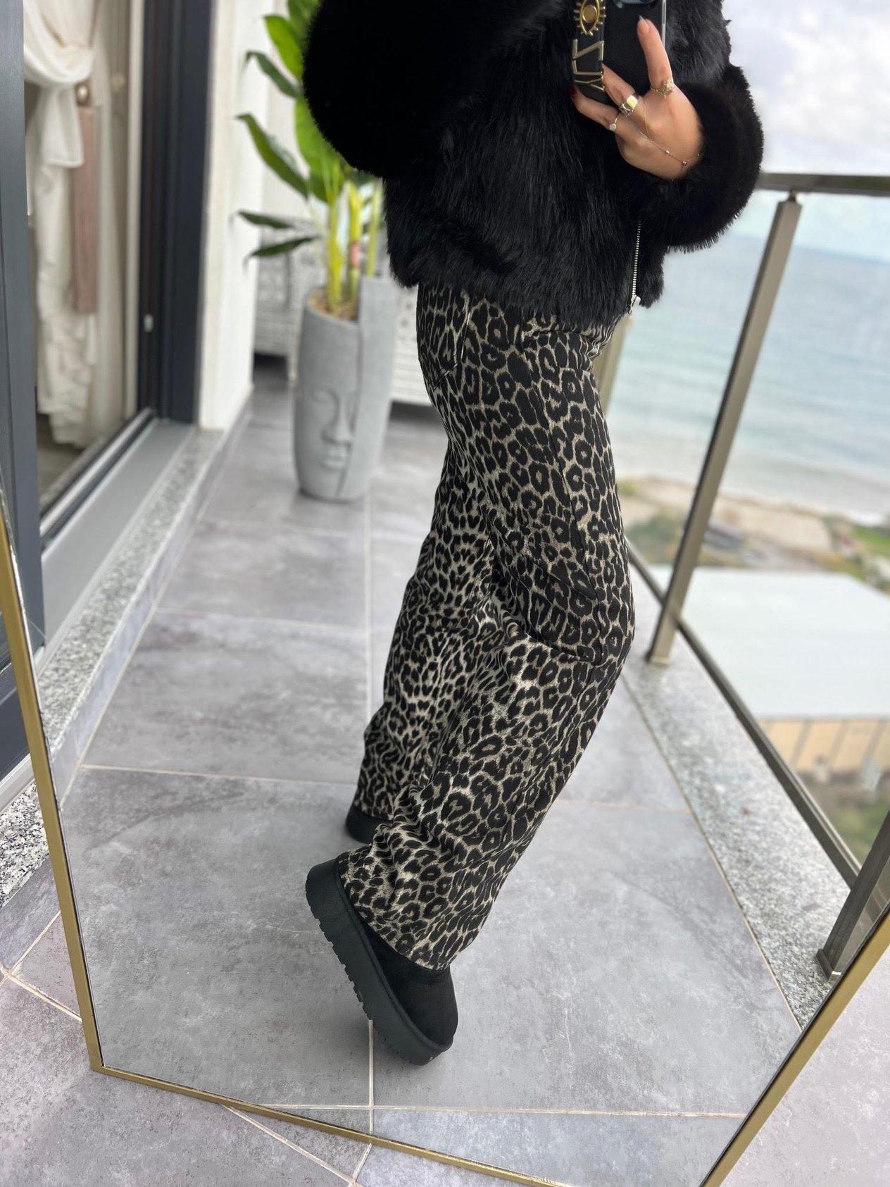 24111 Straight Jean LEOPAR