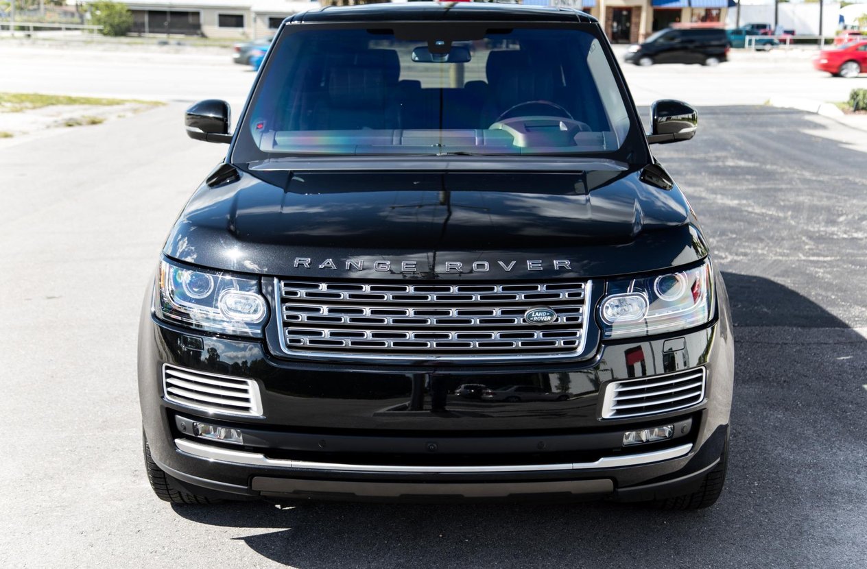 RANGE ROVER SPORT ÖN KAPUT ÜSTÜ YAZI SİYAH DESENLİ GÜMÜŞ ÇERÇEVELİ