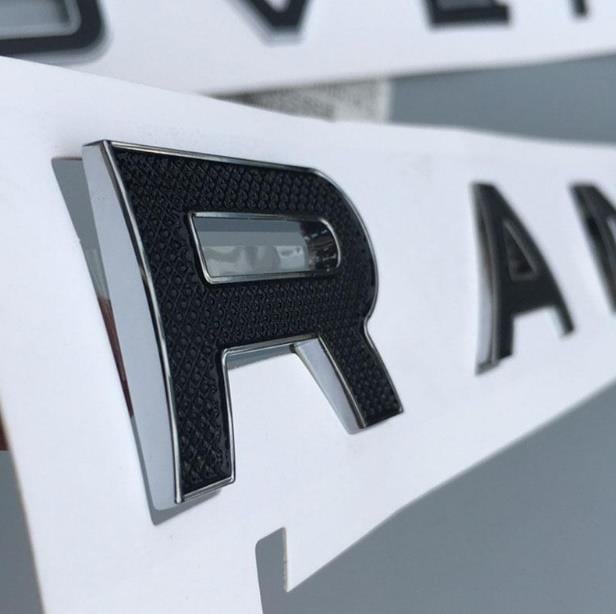 RANGE ROVER SPORT ÖN KAPUT ÜSTÜ YAZI SİYAH DESENLİ GÜMÜŞ ÇERÇEVELİ