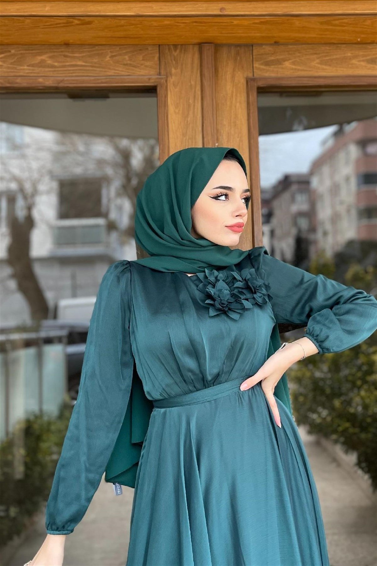 Janjan Gül Detay Abiye Zümrüt