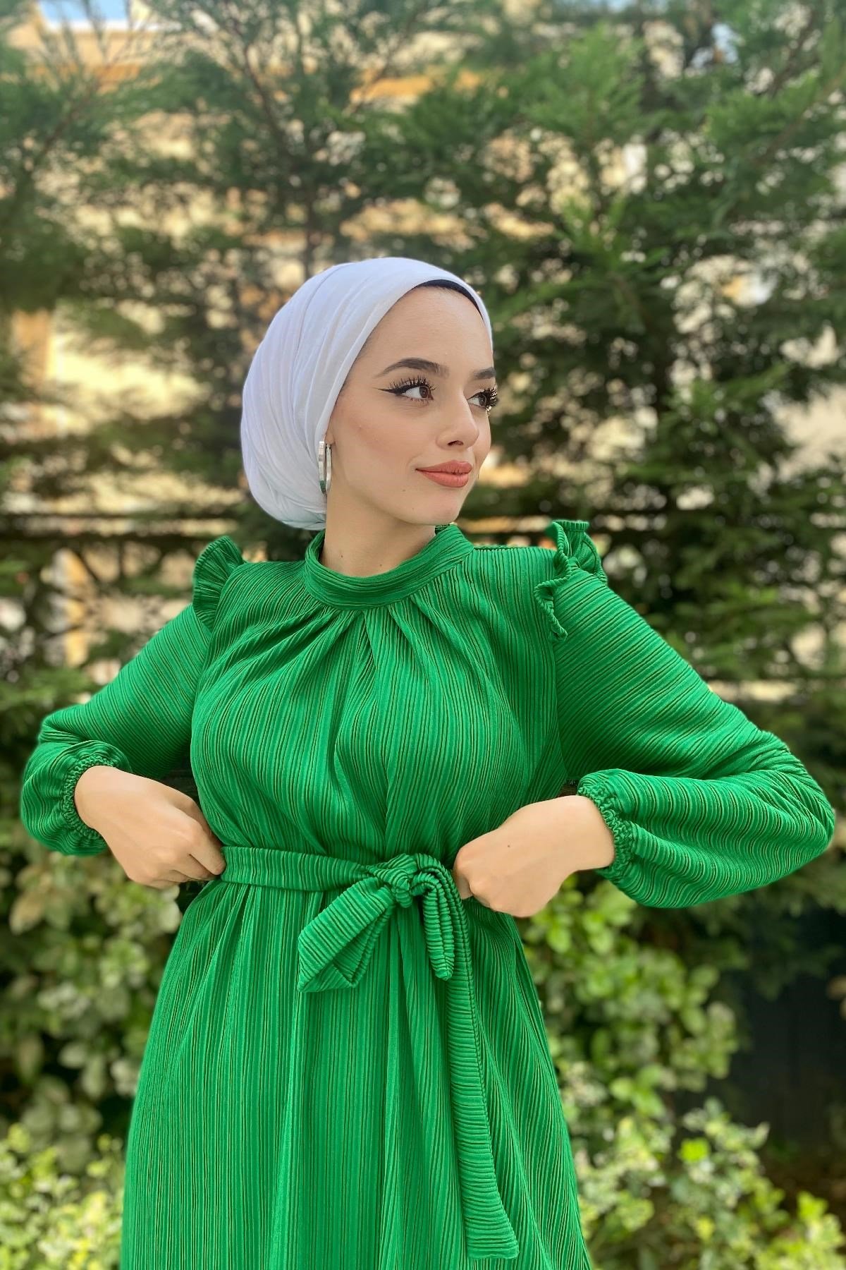 Kendinden Büzgülü Pantolonlu Tesettür Takım Yeşil