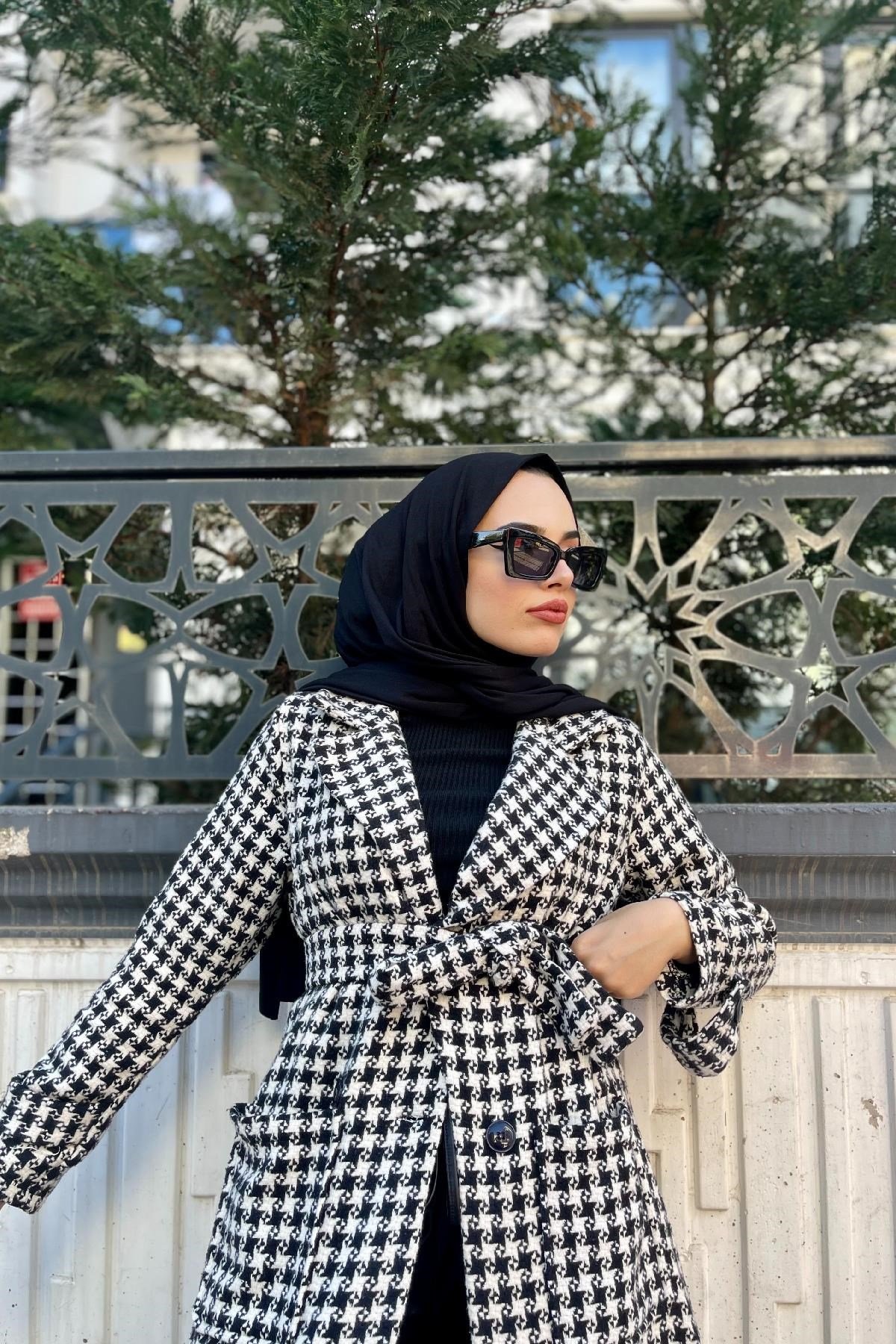 Kolu Düğme Detaylı Kap Siyah