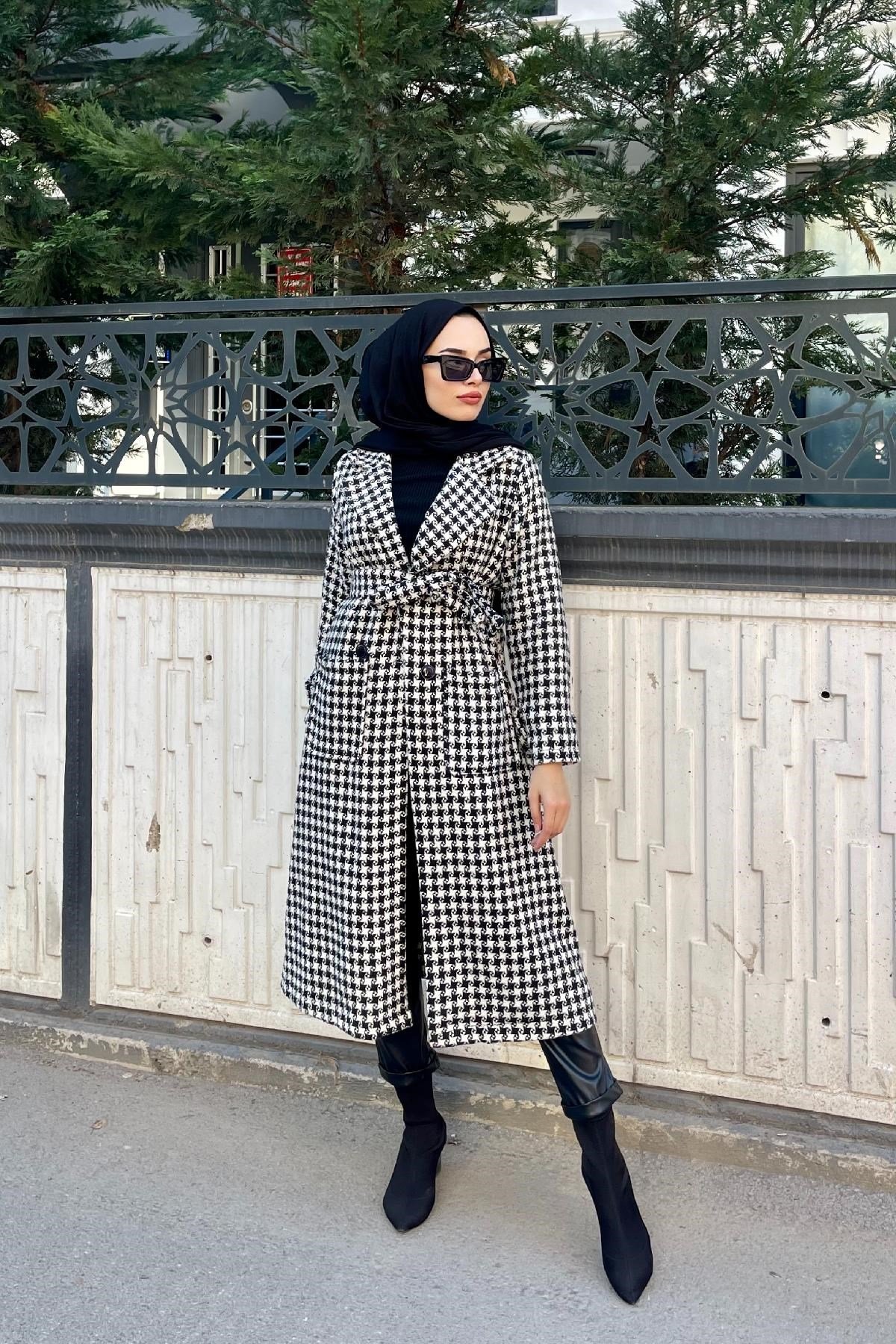Kolu Düğme Detaylı Kap Siyah