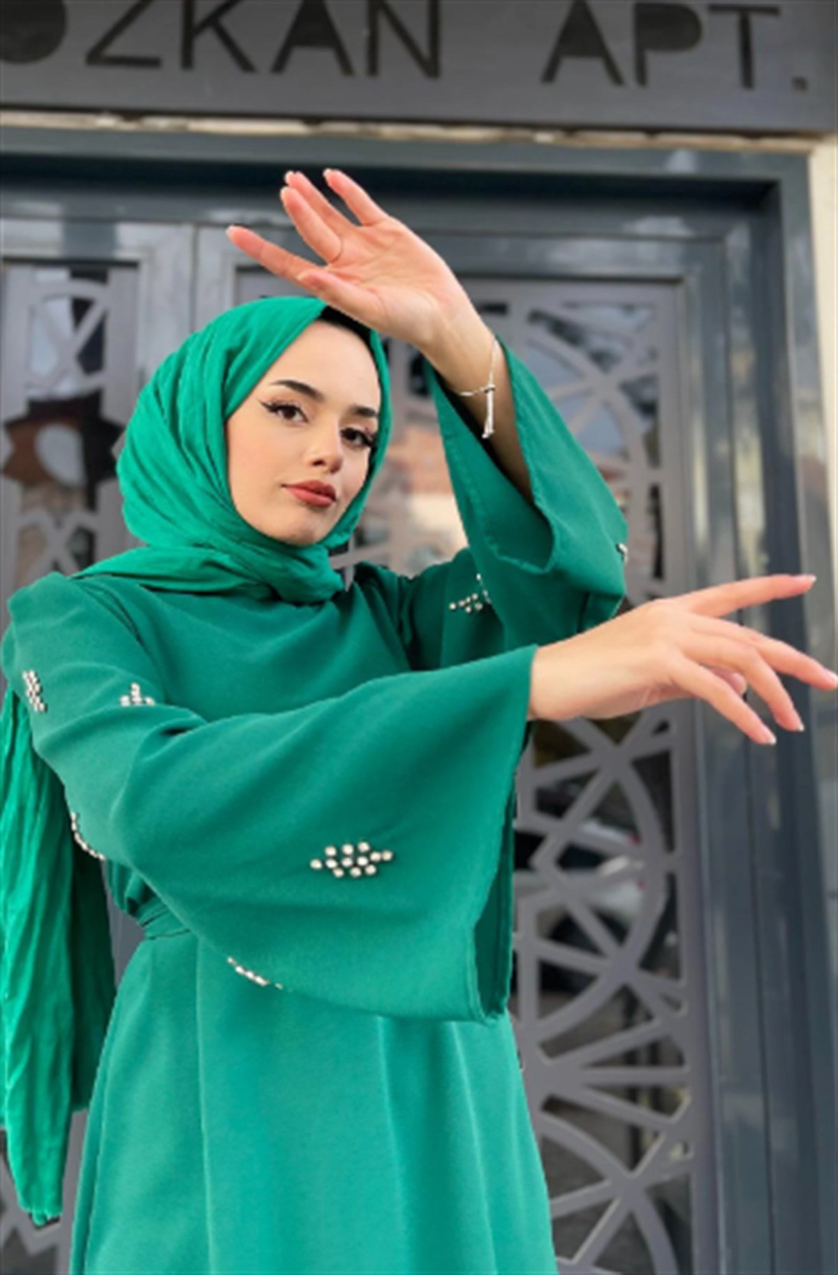 Kolu Taşlı Krep Takım Yeşil