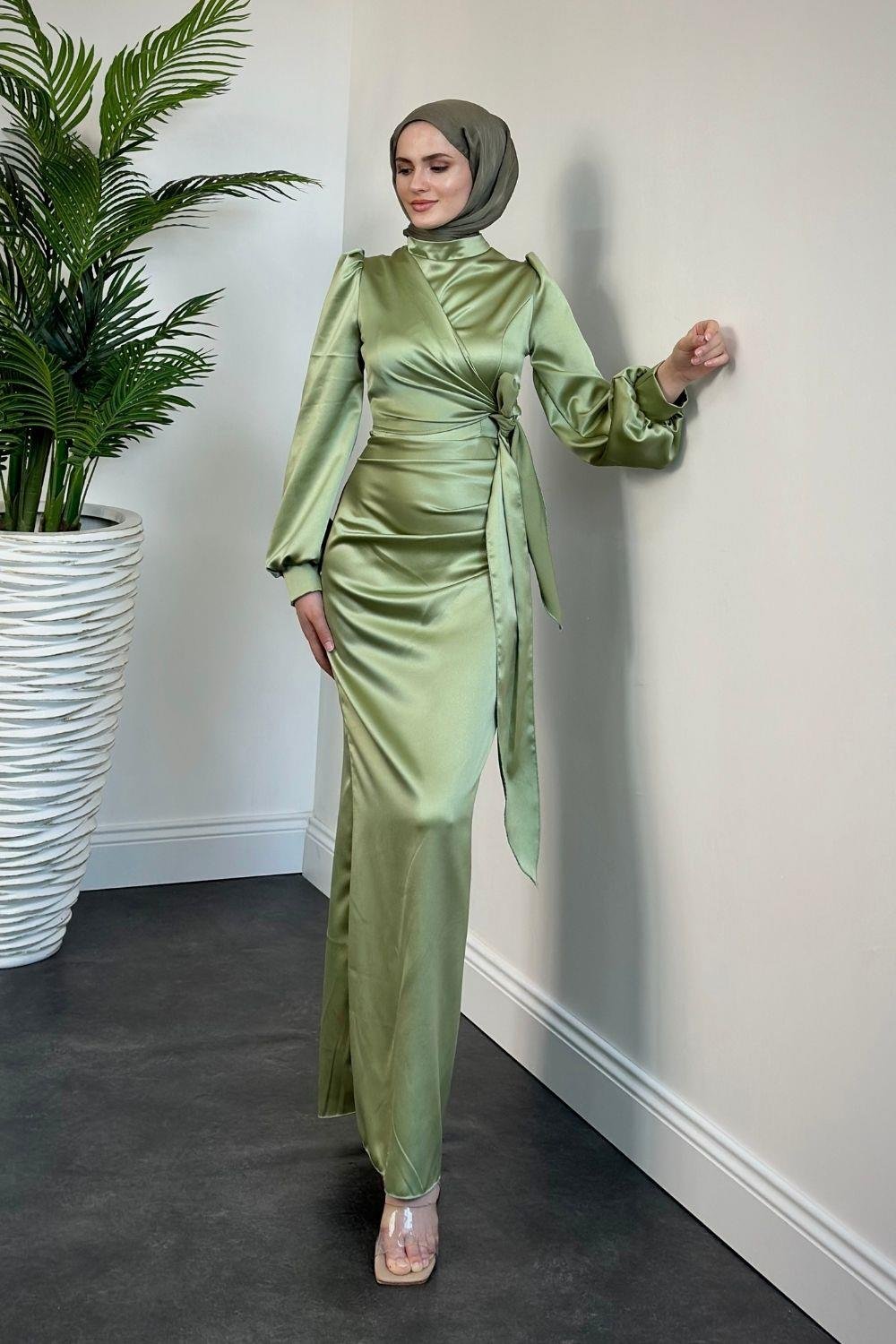 Orlenda Drape Detay Balık Saten Abiye Mint