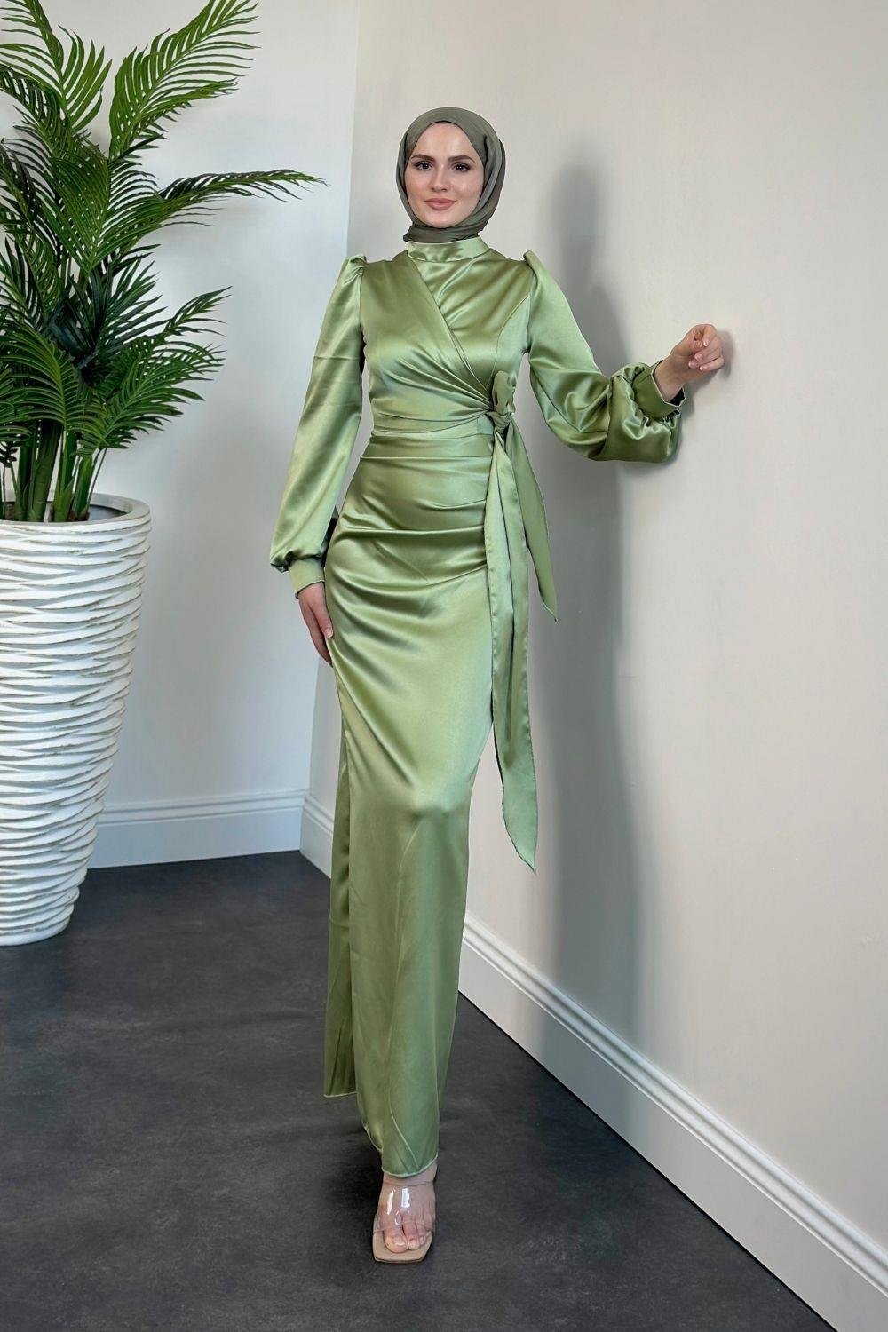 Orlenda Drape Detay Balık Saten Abiye Mint