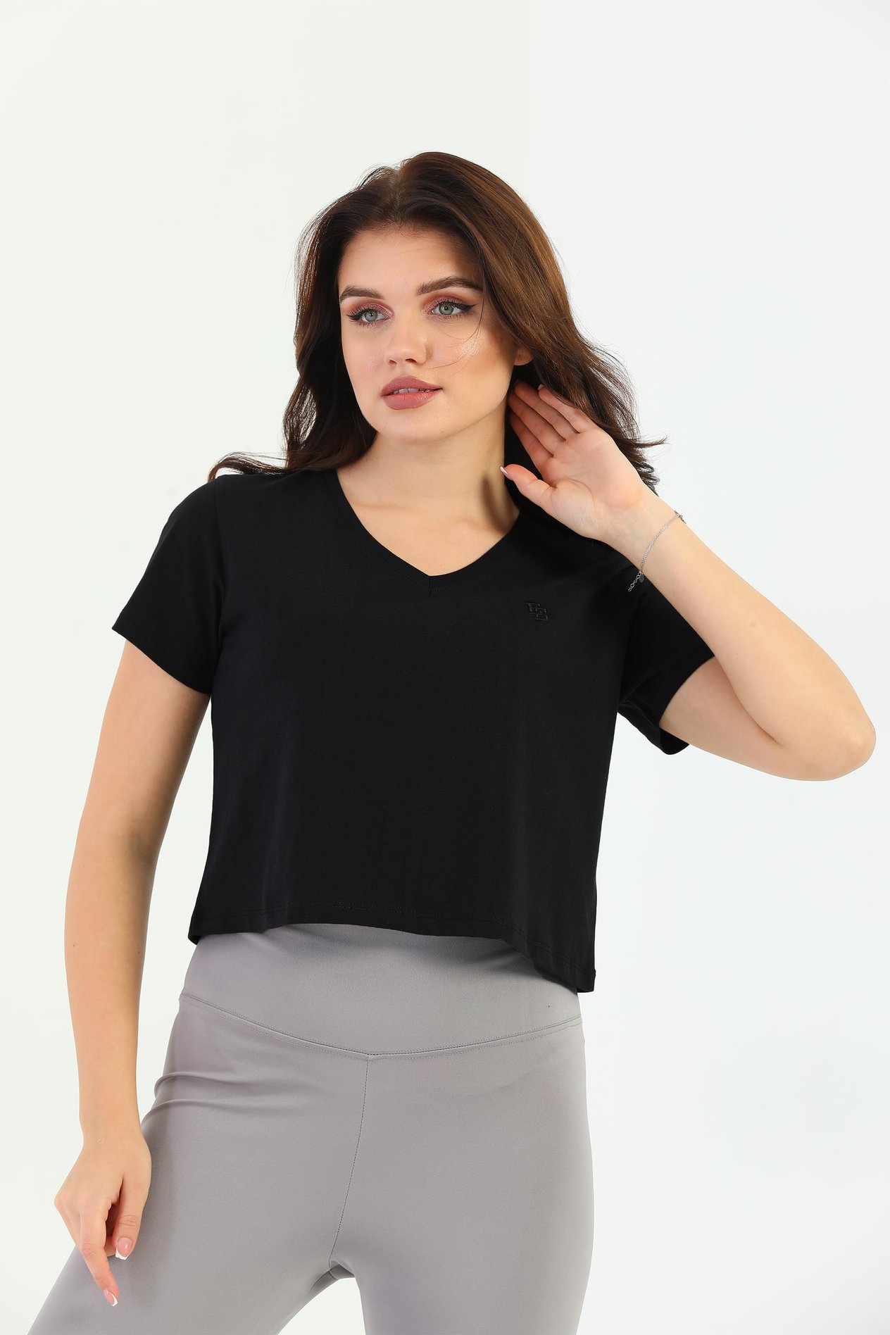 Edelle Siyah Crop V-Yaka Kadın Tişört