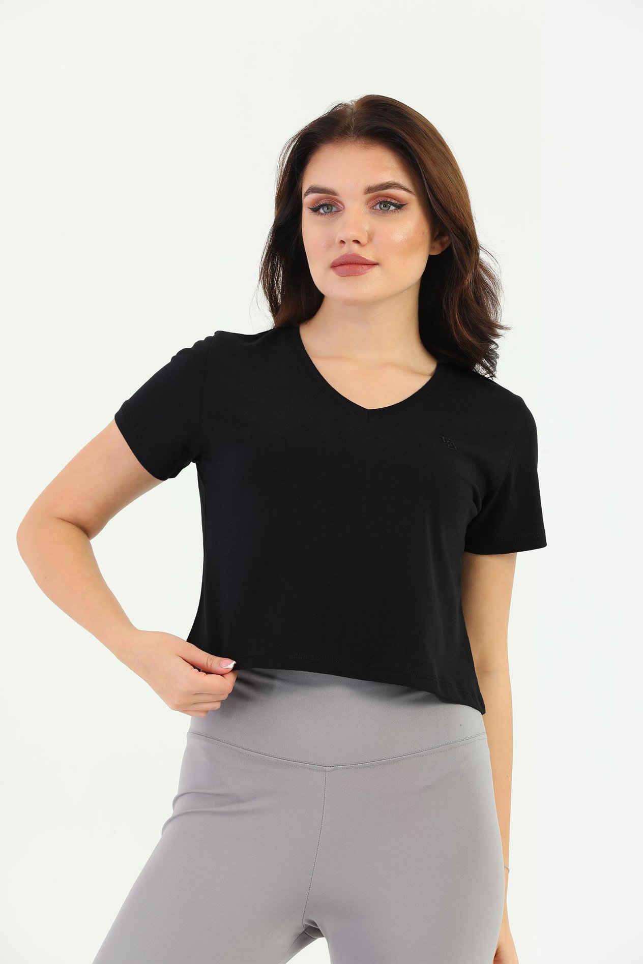 Edelle Siyah Crop V-Yaka Kadın Tişört