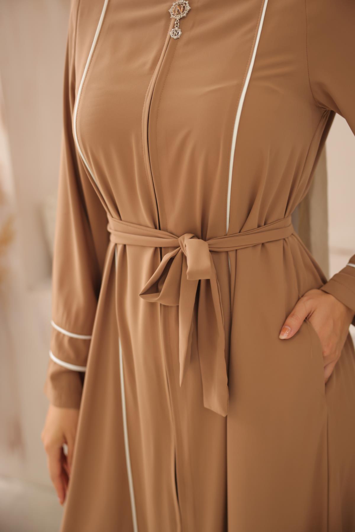 Koyu Camel Kol Ağzı Ve Önü Çift Biyeli Ferace Nsr5045