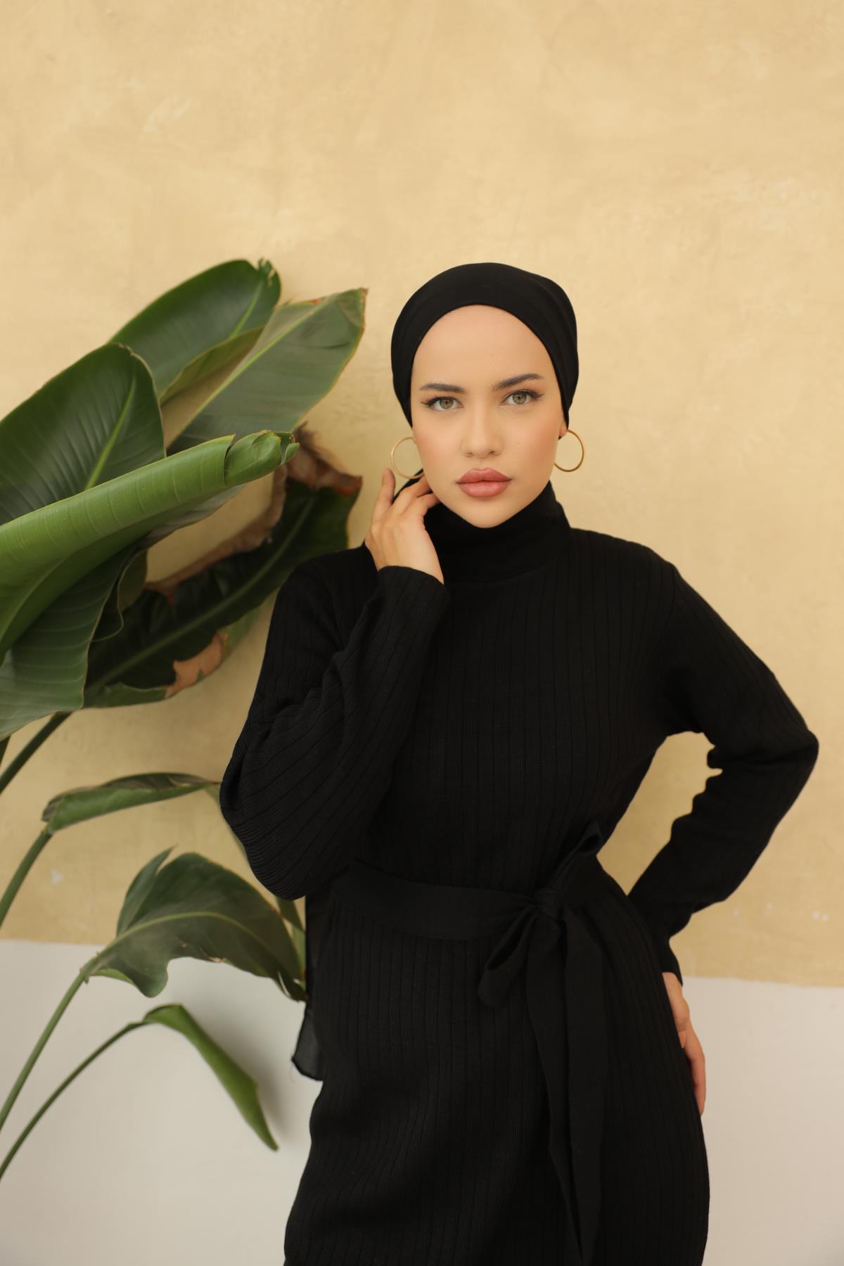 Siyah Kuşaklı Boğazlı Elbise Nsr6317