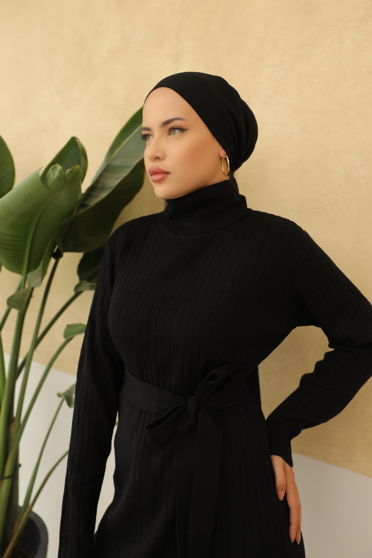 Siyah Kuşaklı Boğazlı Elbise Nsr6317
