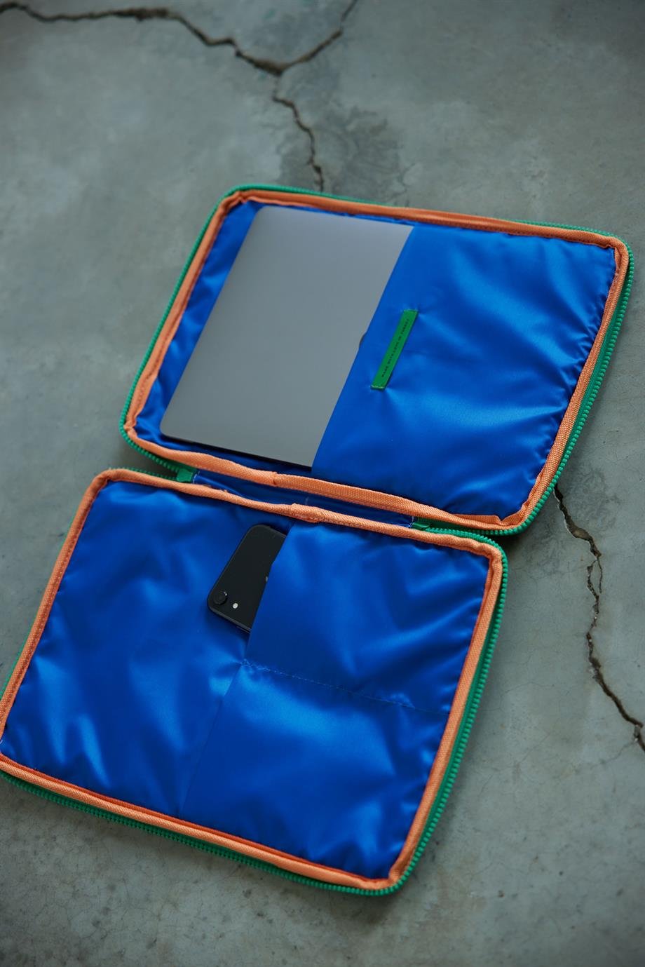 Huge Loppe Black Case 13