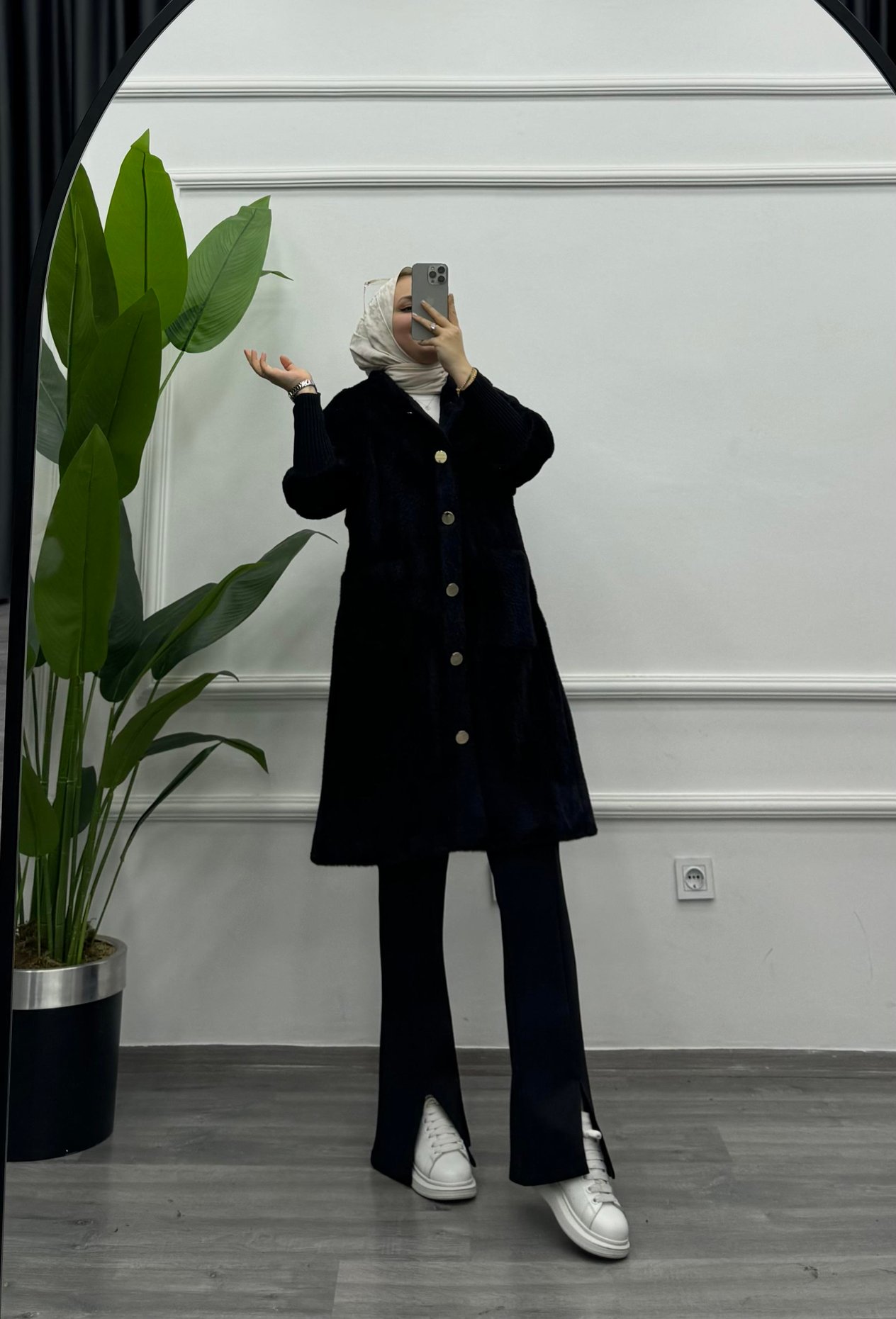 En Store Düğmeli Pelüş Kaban Siyah (6057)